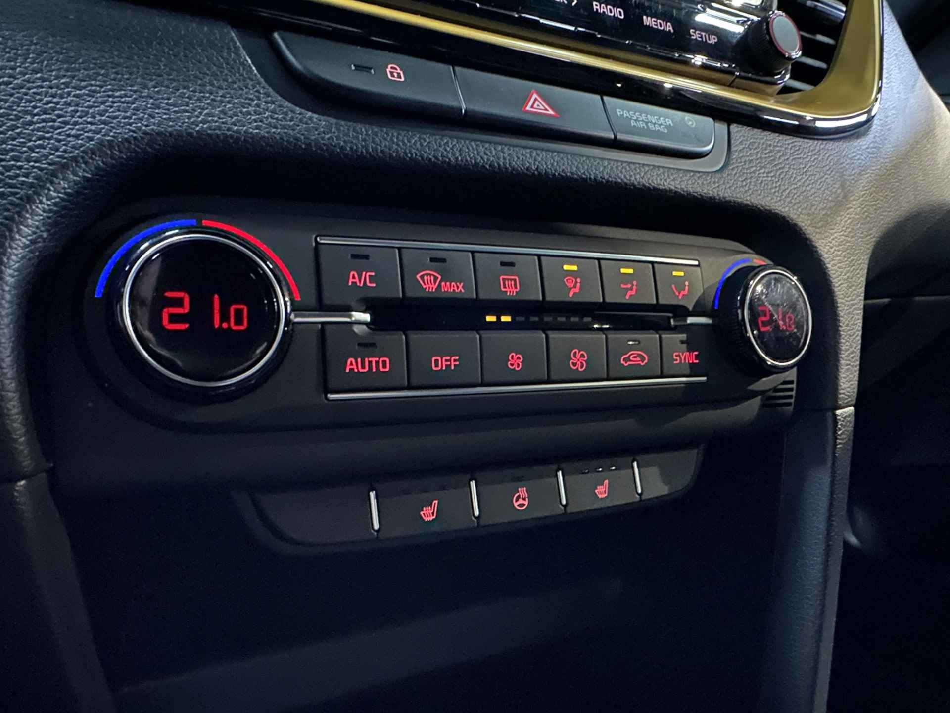 Kia Xceed 1.4 T-GDi DynamicPlusLine Airco ECC | LED | Panorama | Camera | Cruise Control | Navigatie | Trekhaak | Apple Carplay Android Auto | Isofix | NAP | - 25/49