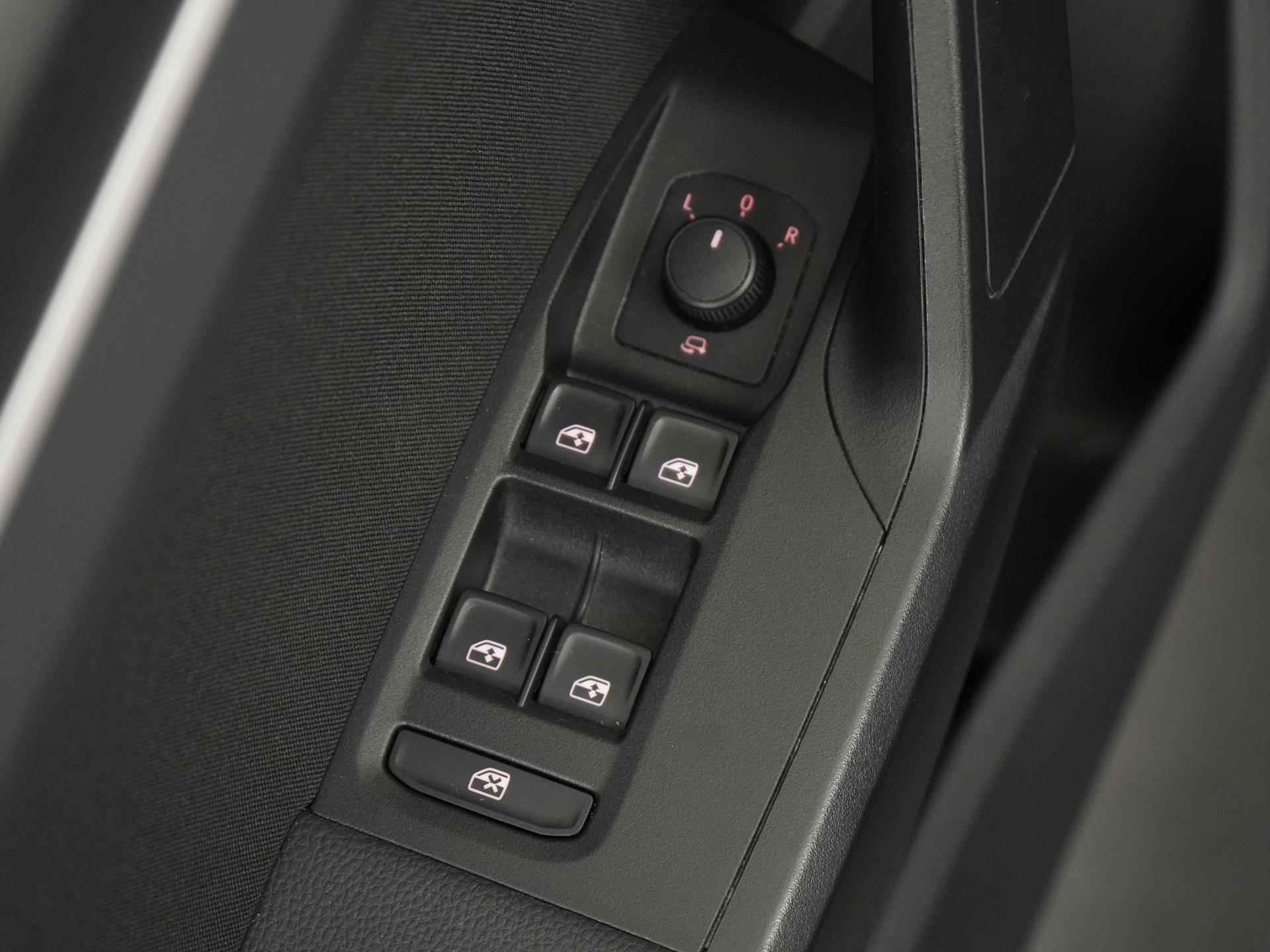SEAT Ibiza 1.0 TSI FR Business Intense | LED | Camera | Carplay | Winter pakket |  Zondag Open! - 35/37