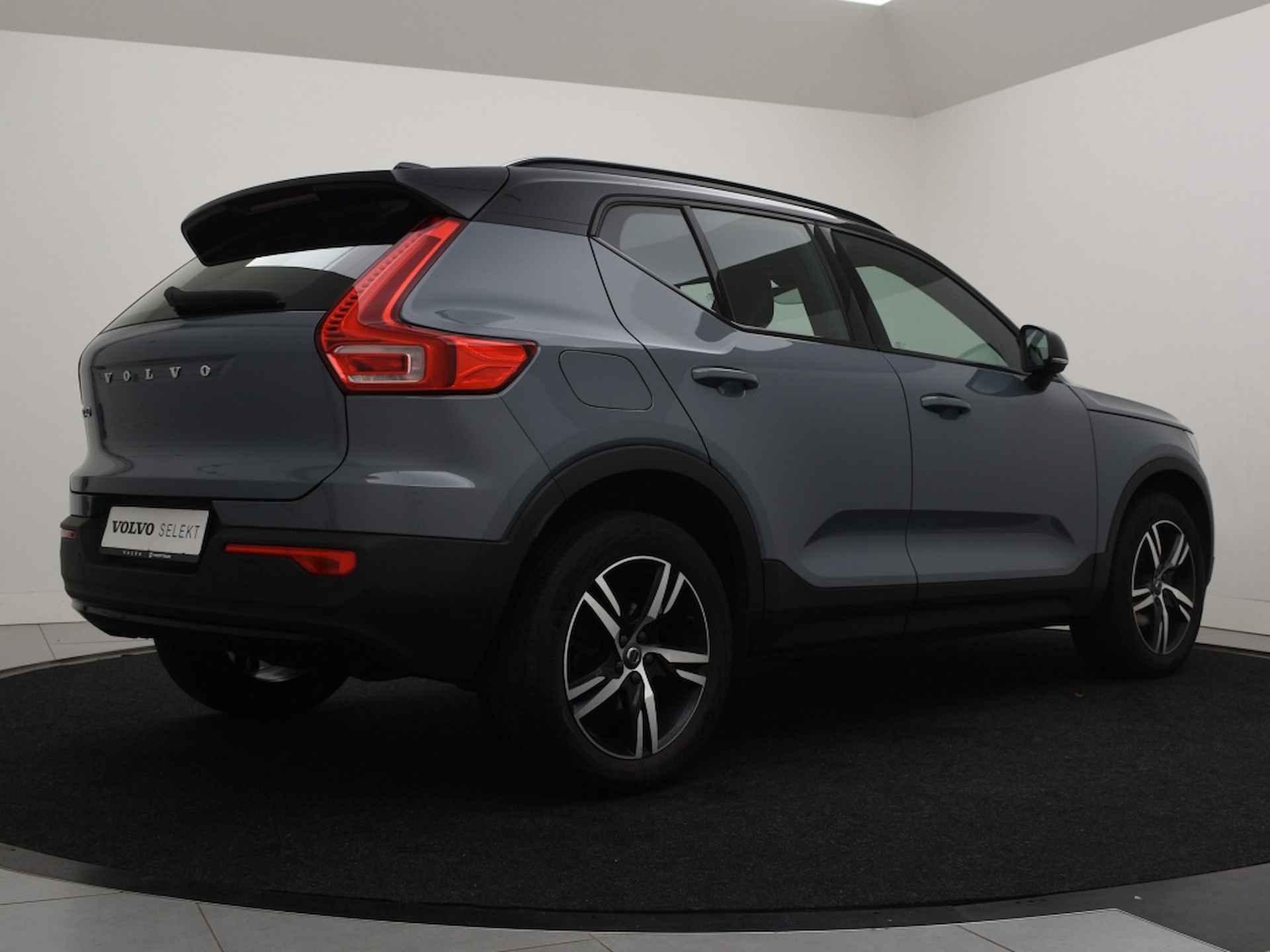 Volvo XC40 T2 AUT(8) R-DESIGN NAVI ACC PARK ASSIST BLUETOOTH STOELVERWARMIN - 2/40