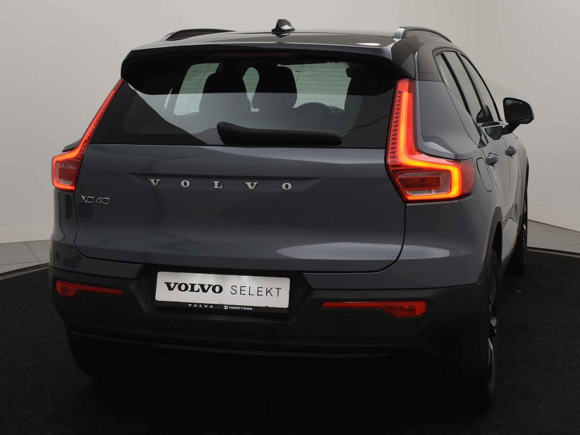 Volvo XC40 T2 AUT(8) R-DESIGN NAVI ACC PARK ASSIST BLUETOOTH STOELVERWARMIN - 4/40