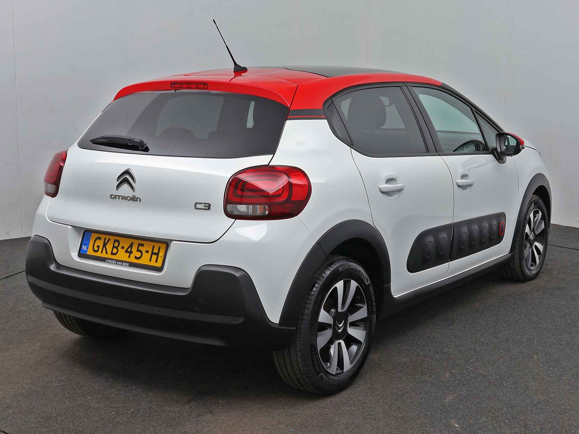 Citroën C3 PureTech 110pk Automaat Shine | Rijklaar | Panoramadak | Stoelverwarming | - 2/26