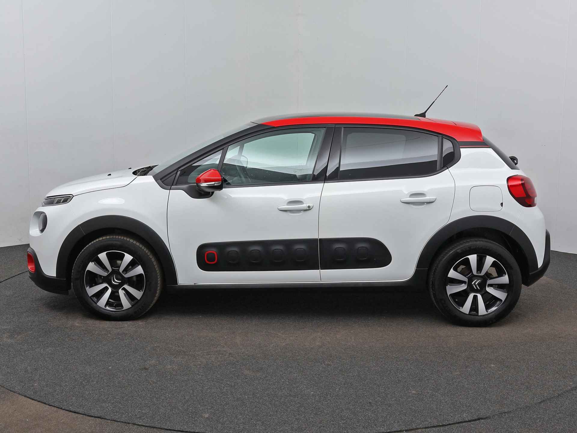 Citroën C3 PureTech 110pk Automaat Shine | Rijklaar | Panoramadak | Stoelverwarming | - 10/26