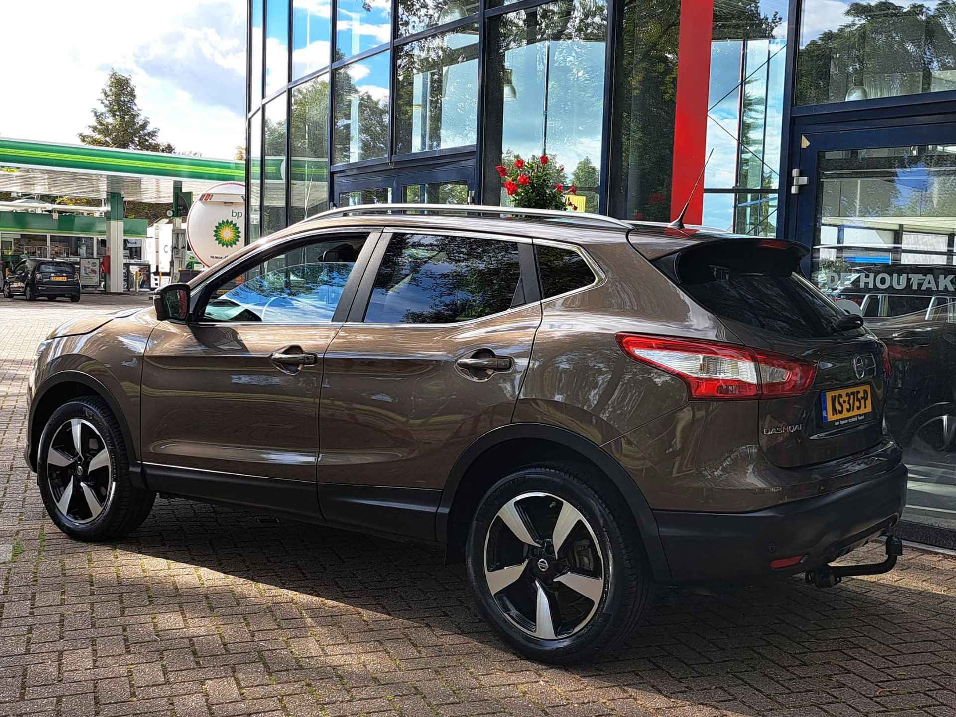 Nissan Qashqai 1.6 N-Connecta 163PK | Trekhaak | Navi | Panodak | Cruise Control | LM Velgen - 4/25