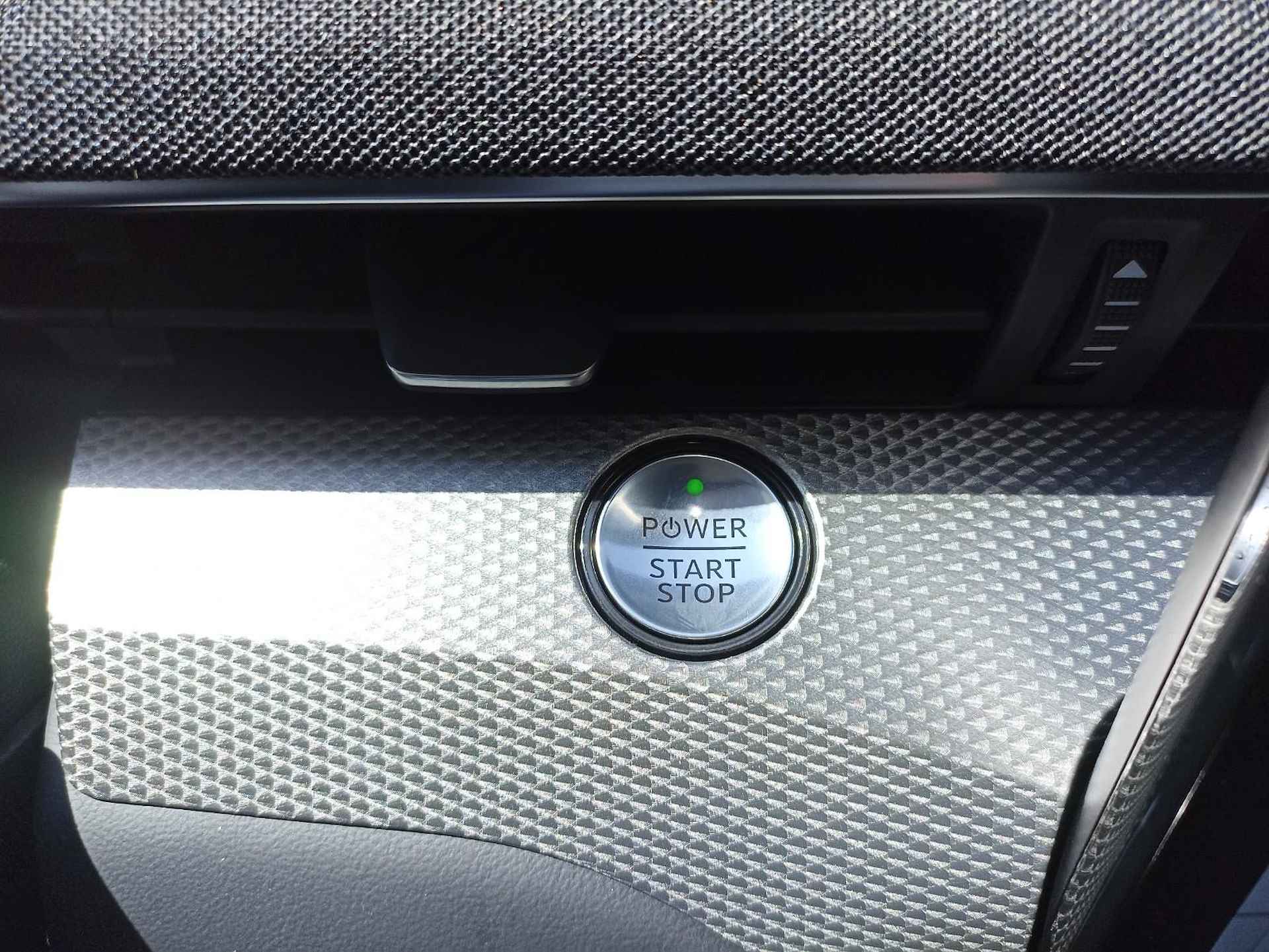 Ford Mustang Mach-E 75kWh RWD 18" LM Velgen | Navigatie | | PDC V+A Camera V+A 360 | Voorruitverwarming | Panorama dak | - 13/28