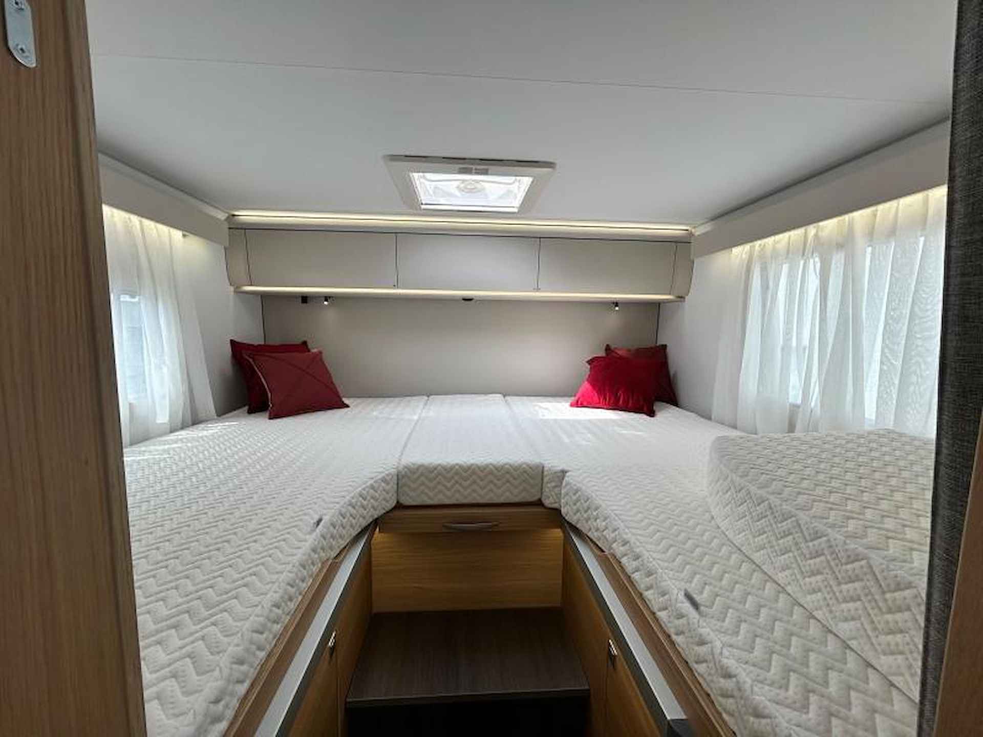 Adria Coral Axess 650 DL c.a €12.000,- korting - 20/25