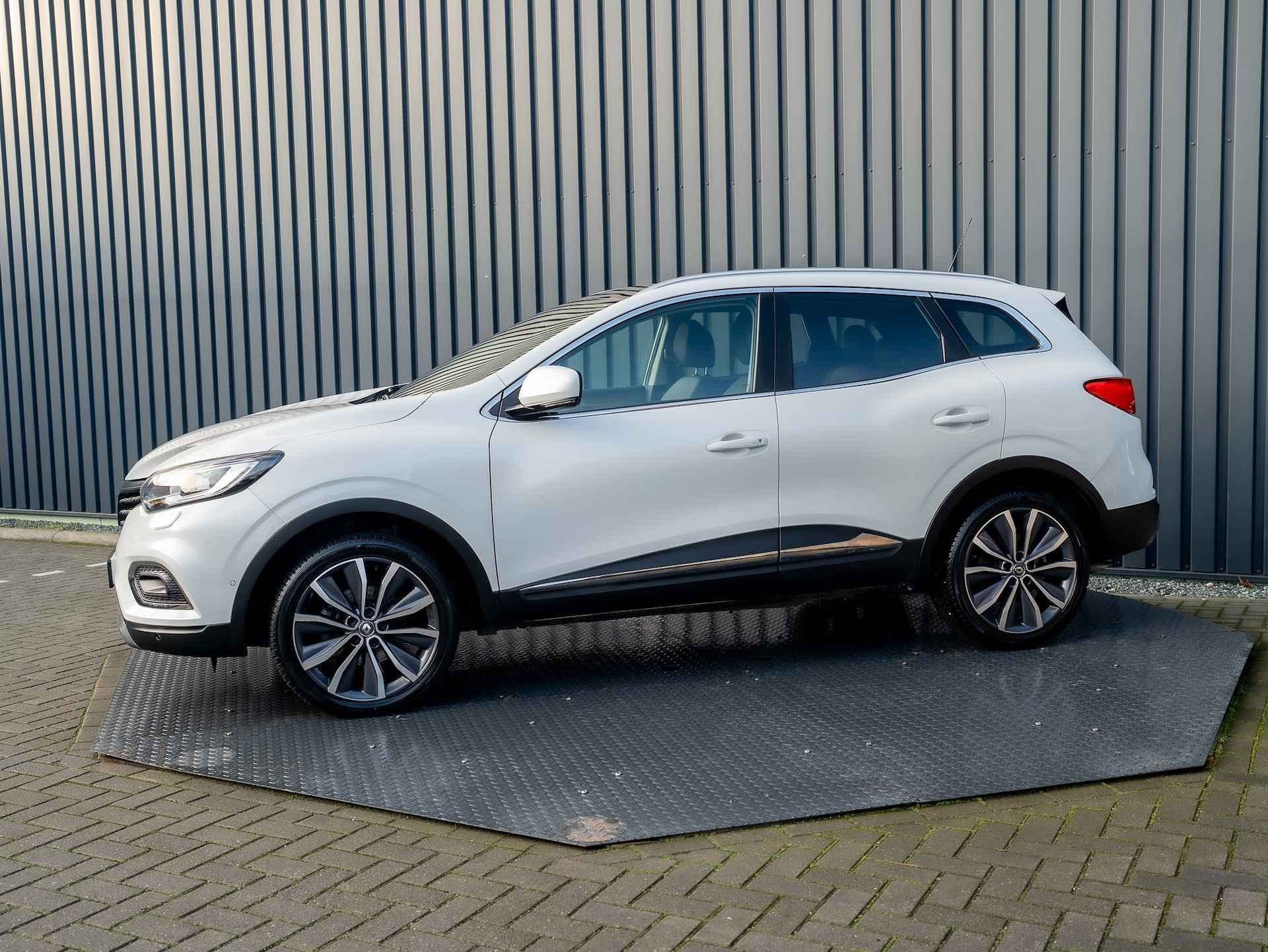 Renault Kadjar 1.3 TCe 160Pk Intens| Panodak | 19'' | Dodehoek sensoren | Bose | Prijs Rijklaar!! - 3/47