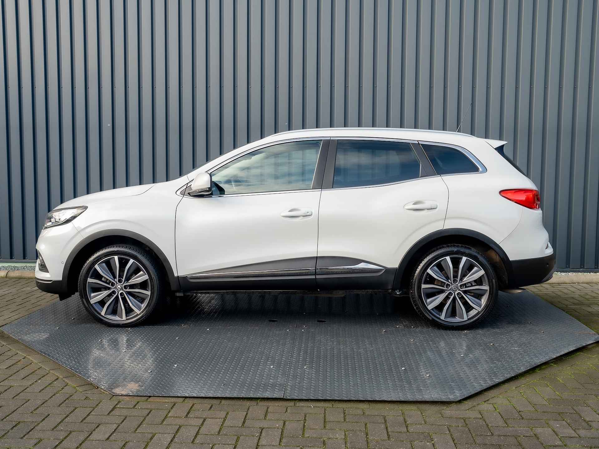 Renault Kadjar 1.3 TCe 160Pk Intens| Panodak | 19'' | Dodehoek sensoren | Bose | Prijs Rijklaar!! - 4/47