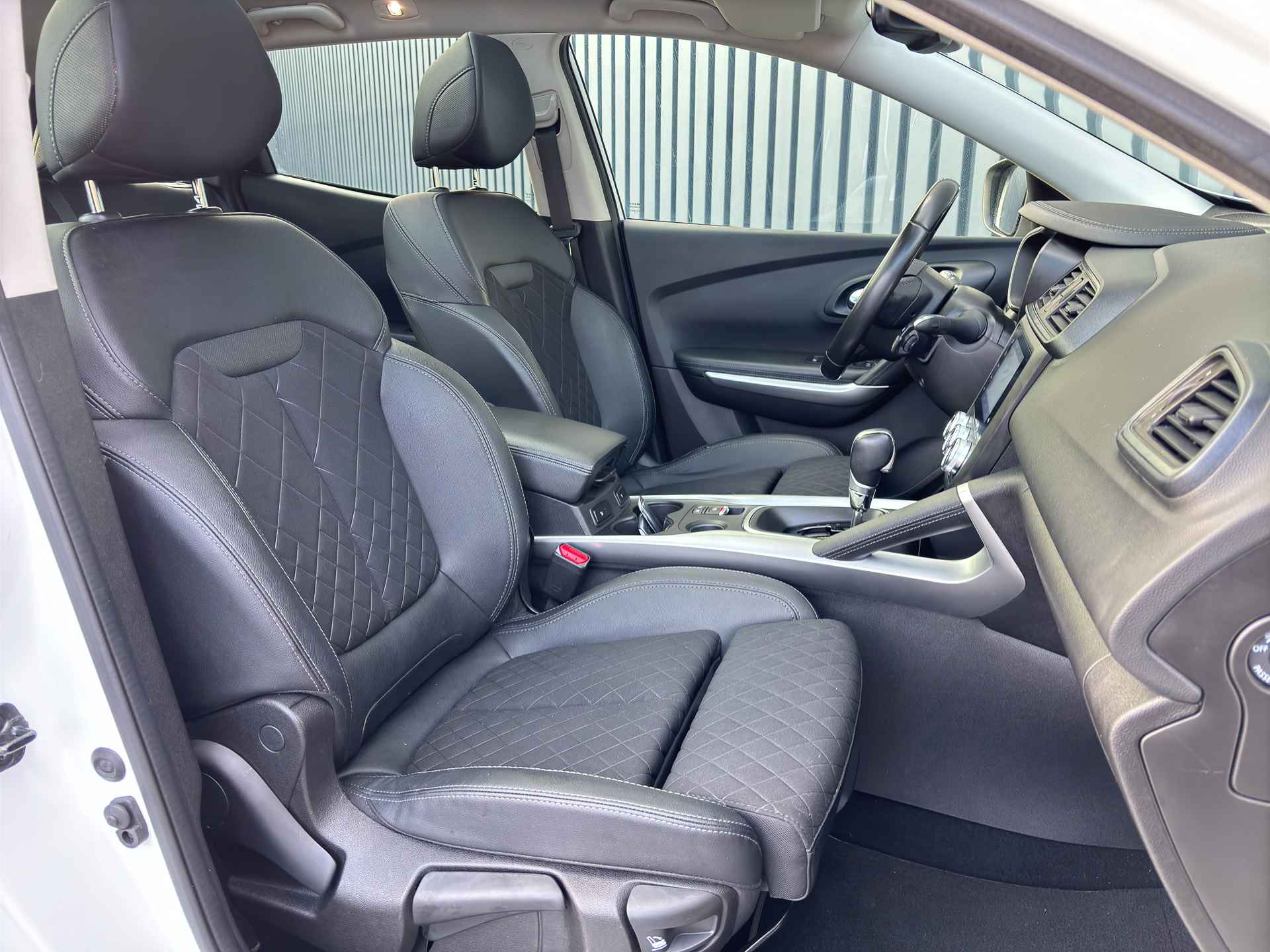 Renault Kadjar 1.3 TCe 160Pk Intens| Panodak | 19'' | Dodehoek sensoren | Bose | Prijs Rijklaar!! - 17/47