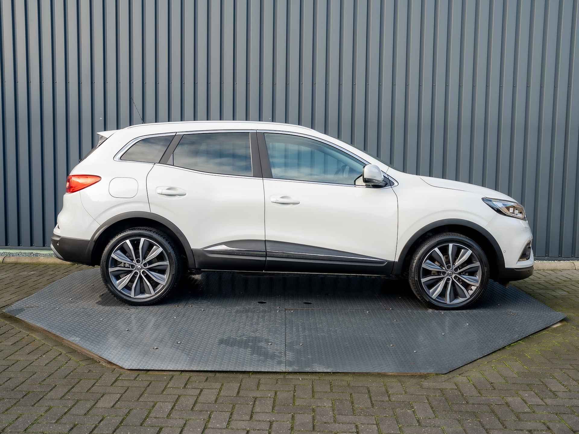 Renault Kadjar 1.3 TCe 160Pk Intens| Panodak | 19'' | Dodehoek sensoren | Bose | Prijs Rijklaar!! - 21/47