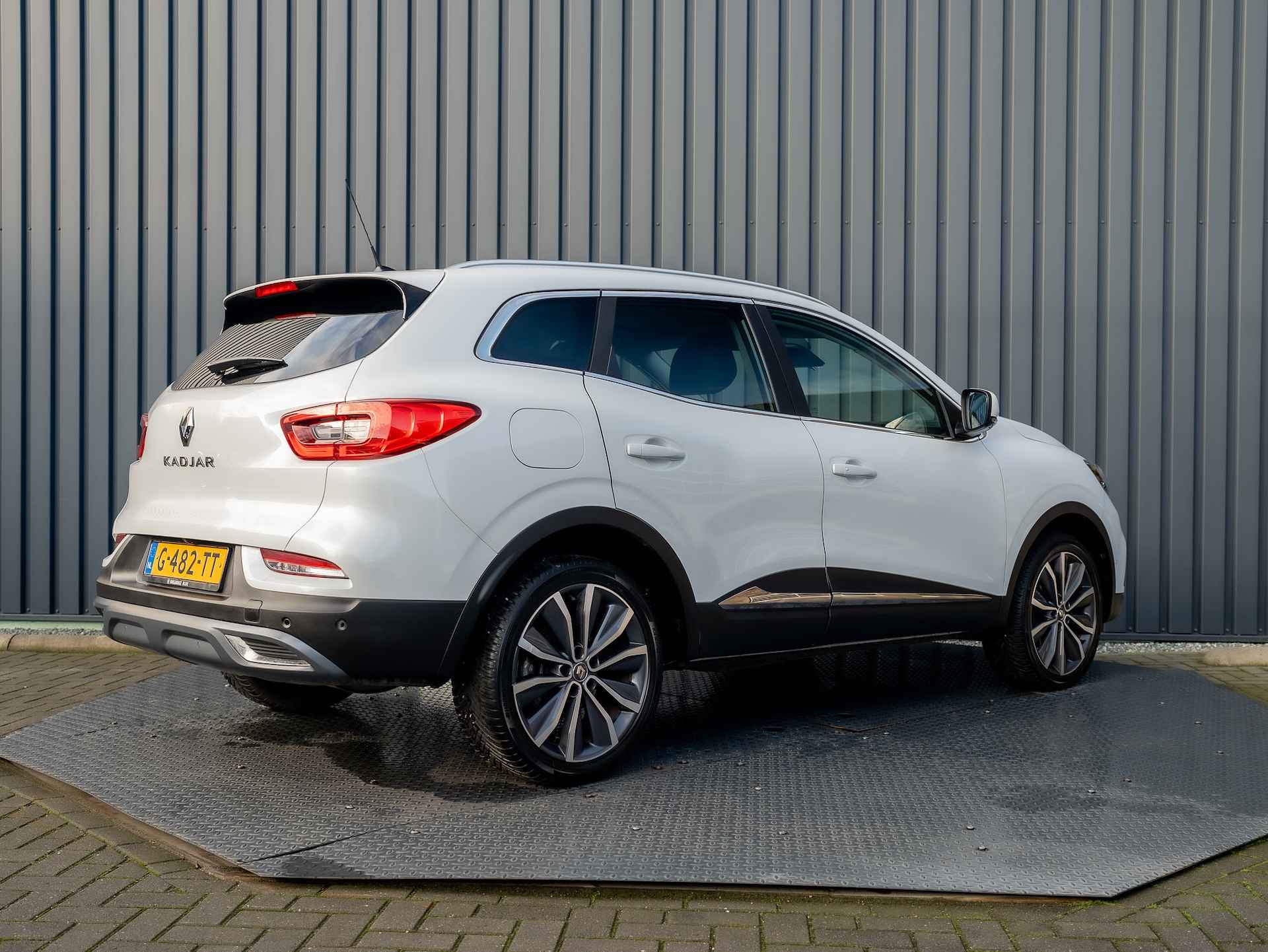 Renault Kadjar 1.3 TCe 160Pk Intens| Panodak | 19'' | Dodehoek sensoren | Bose | Prijs Rijklaar!! - 22/47