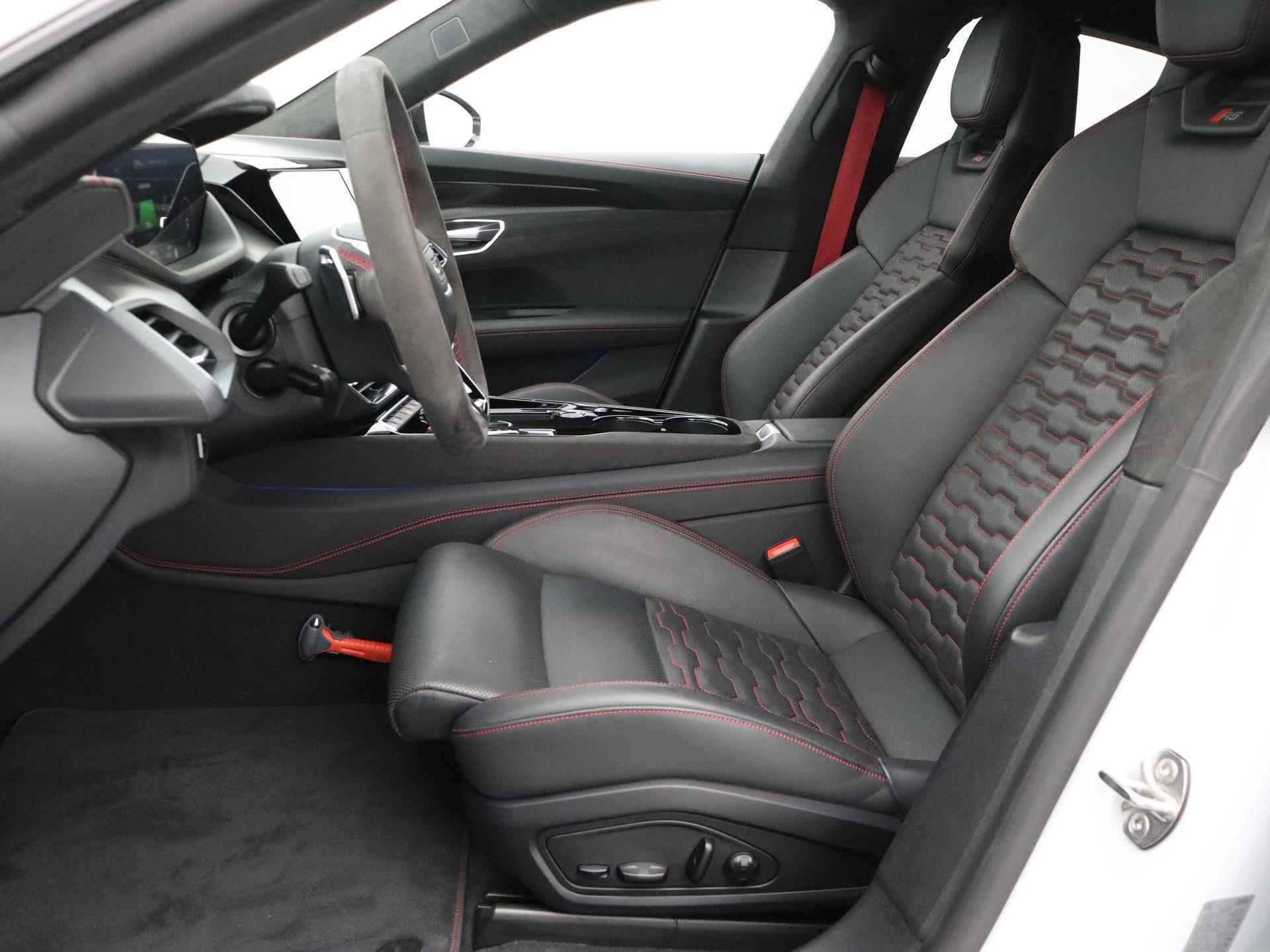 Audi e-tron GT RS | 600PK | Audi Exclusive | Suzuka Grey | Top view camera | Massage | 21' | Laser LED | Head-up | Alcantara | Carbon | Nachtzichtassistent | NP: €202.500,- | *Verlengde fabrieksgarantie - 3/51