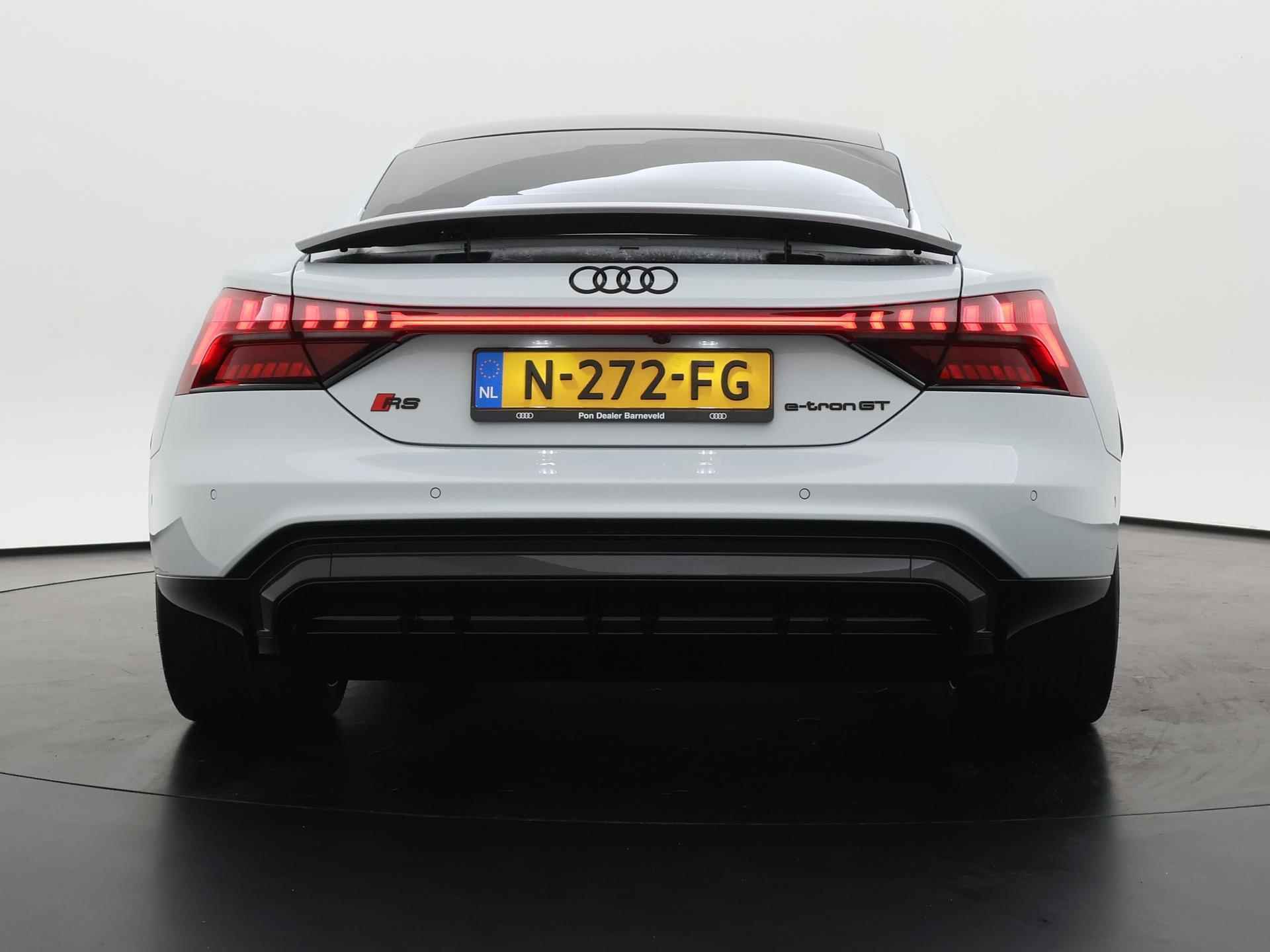 Audi e-tron GT RS | 600PK | Audi Exclusive | Suzuka Grey | Top view camera | Massage | 21' | Laser LED | Head-up | Alcantara | Carbon | Nachtzichtassistent | NP: €202.500,- | *Verlengde fabrieksgarantie - 8/51