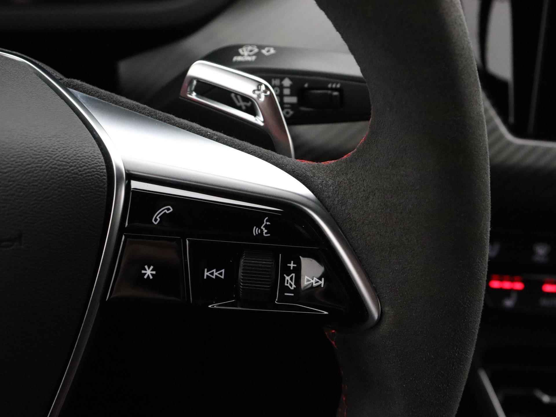 Audi e-tron GT RS | 600PK | Audi Exclusive | Suzuka Grey | Top view camera | Massage | 21' | Laser LED | Head-up | Alcantara | Carbon | Nachtzichtassistent | NP: €202.500,- | *Verlengde fabrieksgarantie - 18/51