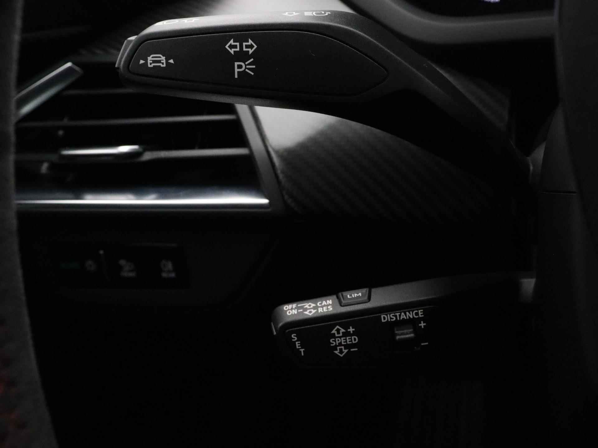 Audi e-tron GT RS | 600PK | Audi Exclusive | Suzuka Grey | Top view camera | Massage | 21' | Laser LED | Head-up | Alcantara | Carbon | Nachtzichtassistent | NP: €202.500,- | *Verlengde fabrieksgarantie - 19/51