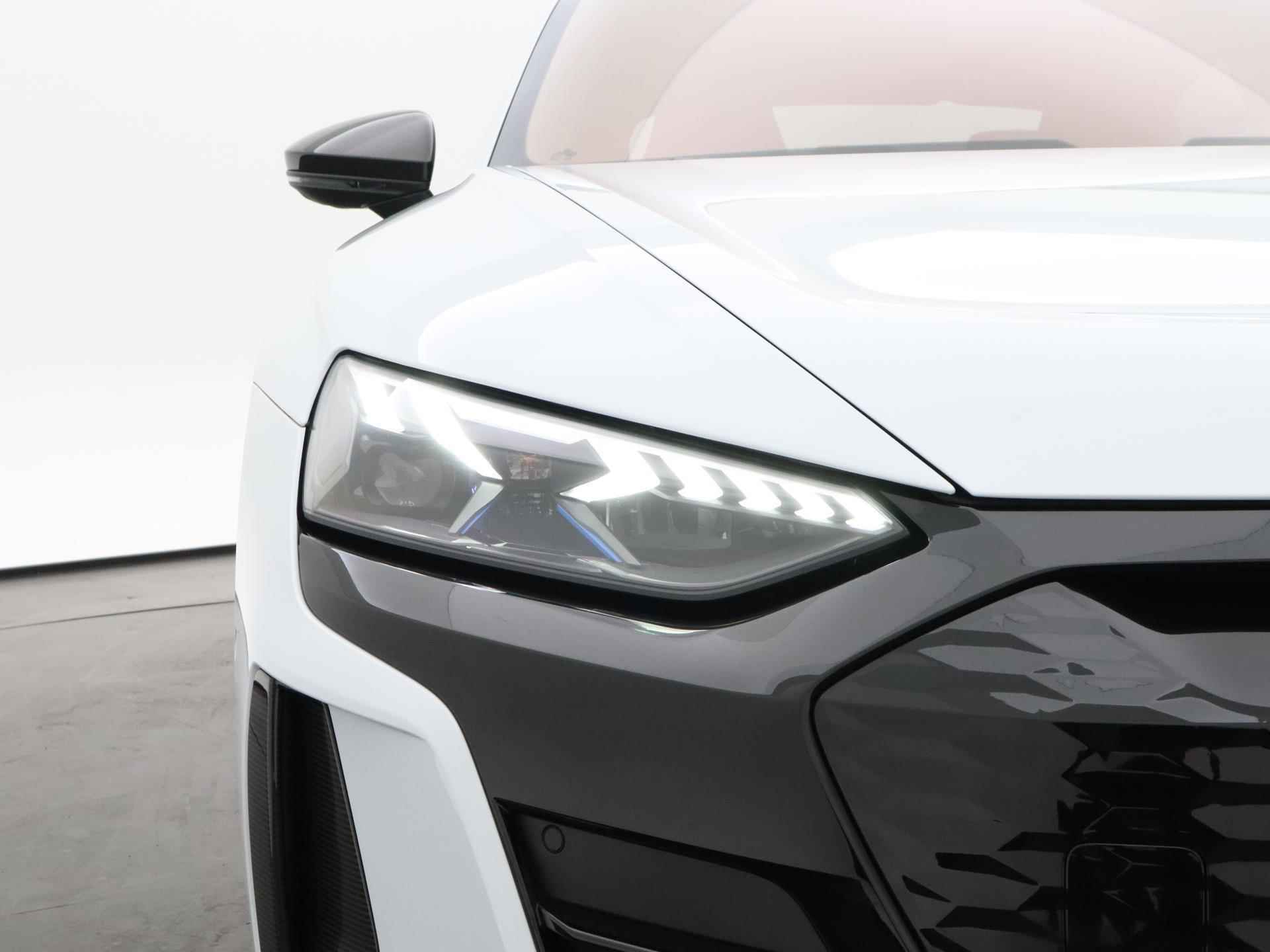 Audi e-tron GT RS | 600PK | Audi Exclusive | Suzuka Grey | Top view camera | Massage | 21' | Laser LED | Head-up | Alcantara | Carbon | Nachtzichtassistent | NP: €202.500,- | *Verlengde fabrieksgarantie - 50/51