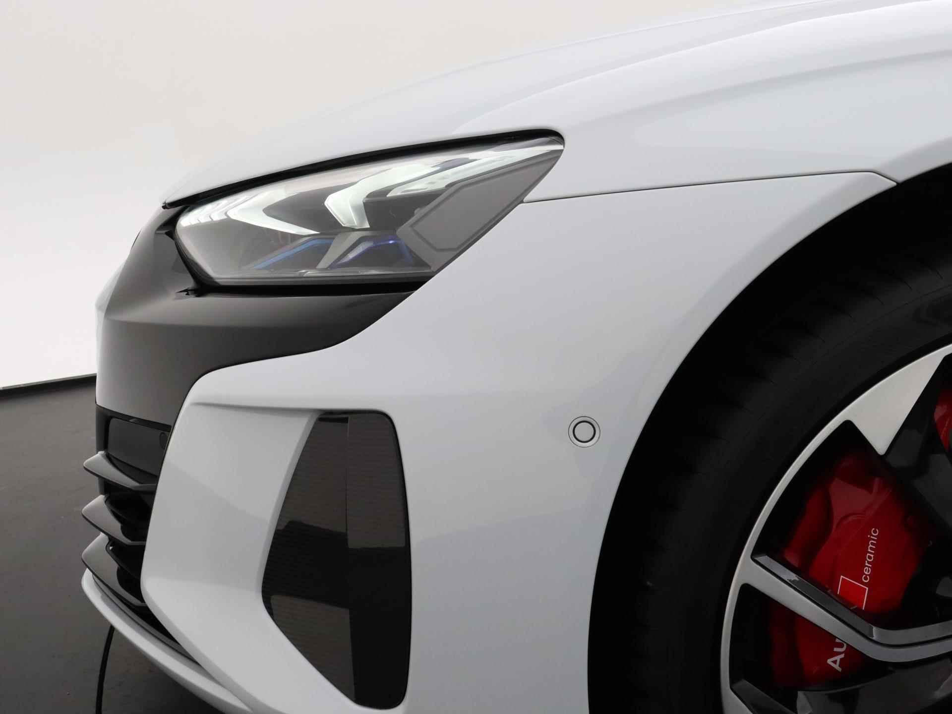Audi e-tron GT RS | 600PK | Audi Exclusive | Suzuka Grey | Top view camera | Massage | 21' | Laser LED | Head-up | Alcantara | Carbon | Nachtzichtassistent | NP: €202.500,- | *Verlengde fabrieksgarantie - 51/51