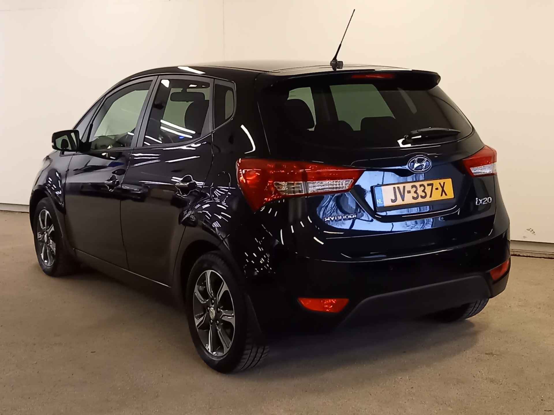 Hyundai ix20 1.4i Go! Leuke uitvoering! - 5/36