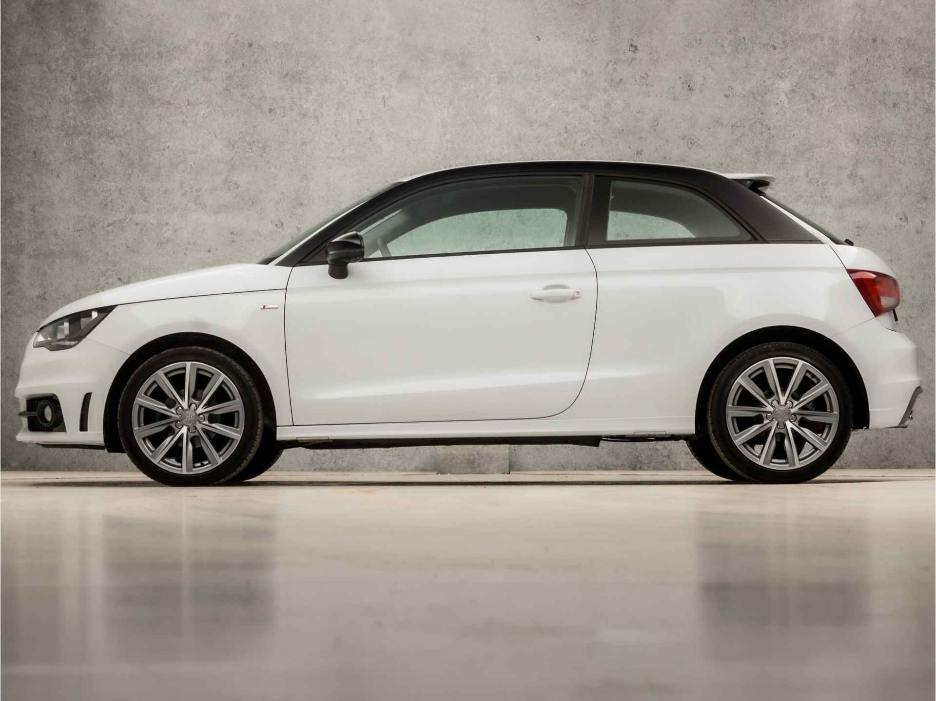 Audi A1 1.2 TFSI S-Line Sport (SCHERM, LOGISCH NAP, LM VELGEN, LED ACHTERLICHTEN, SPORTSTOELEN, CRUISE, BLUETOOTH, NIEUWE APK, NIEUWSTAAT) - 2/33