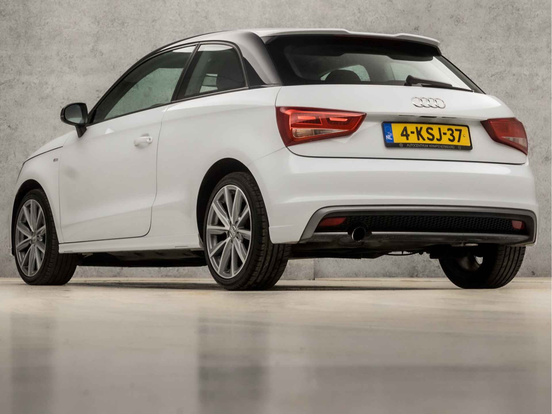 Audi A1 1.2 TFSI S-Line Sport (SCHERM, LOGISCH NAP, LM VELGEN, LED ACHTERLICHTEN, SPORTSTOELEN, CRUISE, BLUETOOTH, NIEUWE APK, NIEUWSTAAT) - 3/33