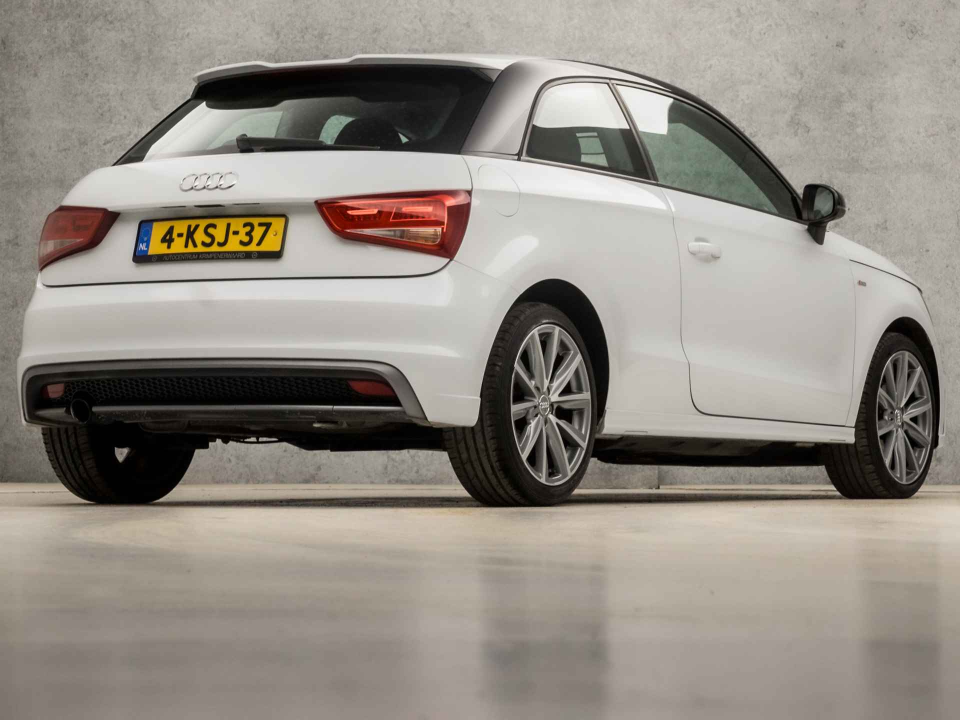 Audi A1 1.2 TFSI S-Line Sport (SCHERM, LOGISCH NAP, LM VELGEN, LED ACHTERLICHTEN, SPORTSTOELEN, CRUISE, BLUETOOTH, NIEUWE APK, NIEUWSTAAT) - 5/33