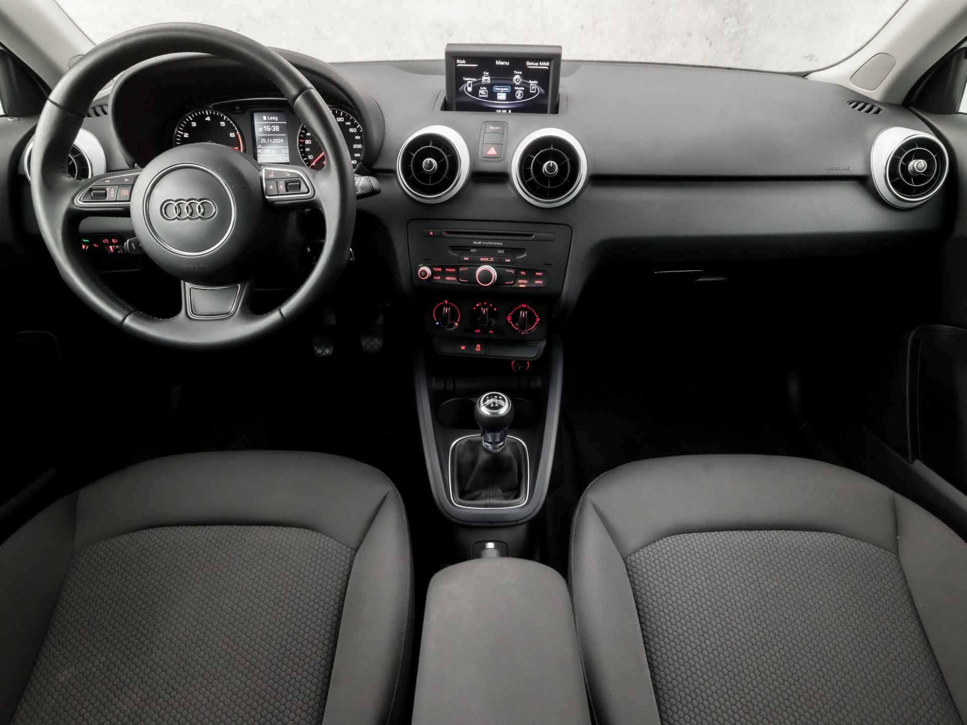 Audi A1 1.2 TFSI S-Line Sport (SCHERM, LOGISCH NAP, LM VELGEN, LED ACHTERLICHTEN, SPORTSTOELEN, CRUISE, BLUETOOTH, NIEUWE APK, NIEUWSTAAT) - 6/33