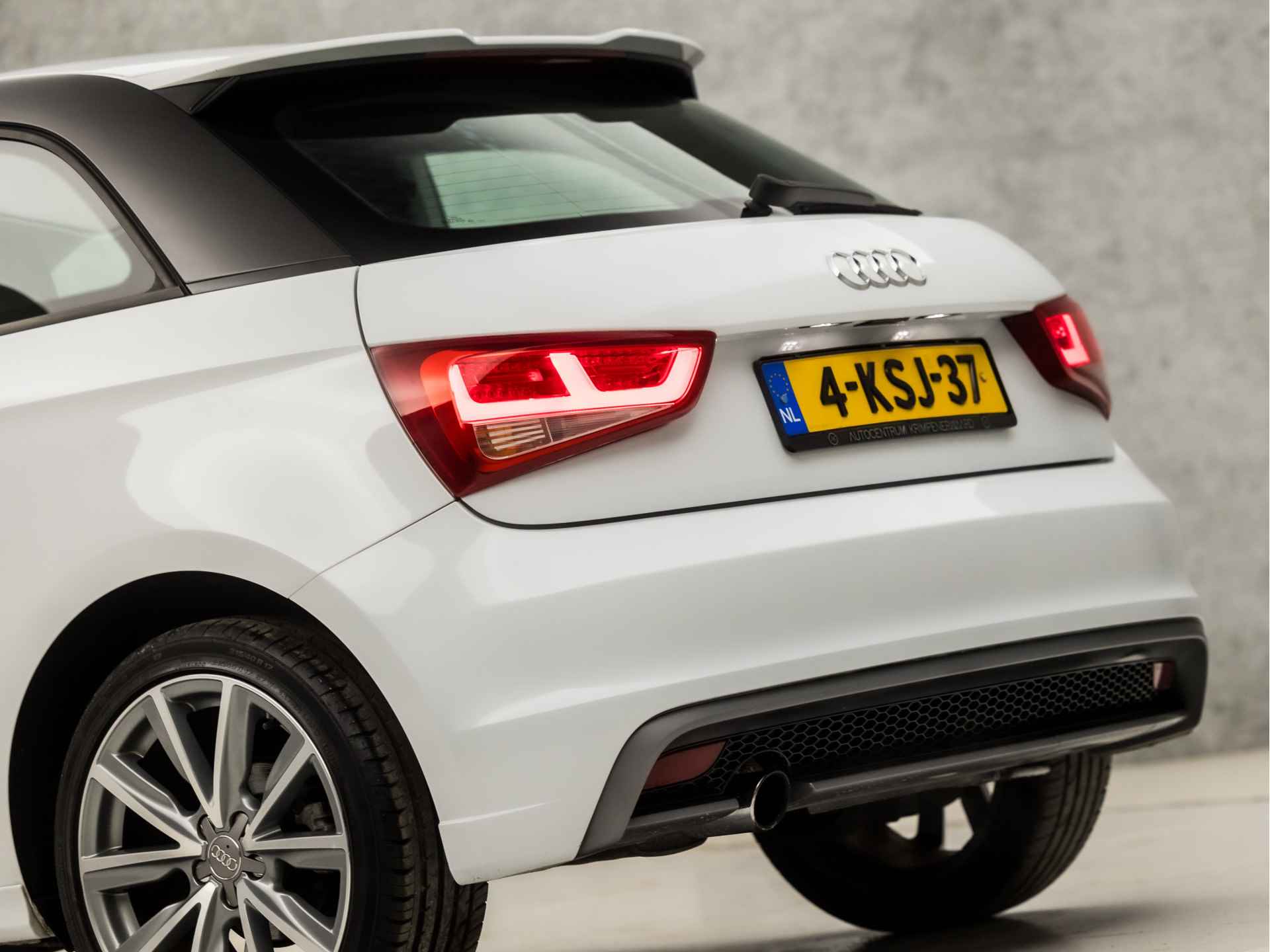 Audi A1 1.2 TFSI S-Line Sport (SCHERM, LOGISCH NAP, LM VELGEN, LED ACHTERLICHTEN, SPORTSTOELEN, CRUISE, BLUETOOTH, NIEUWE APK, NIEUWSTAAT) - 13/33