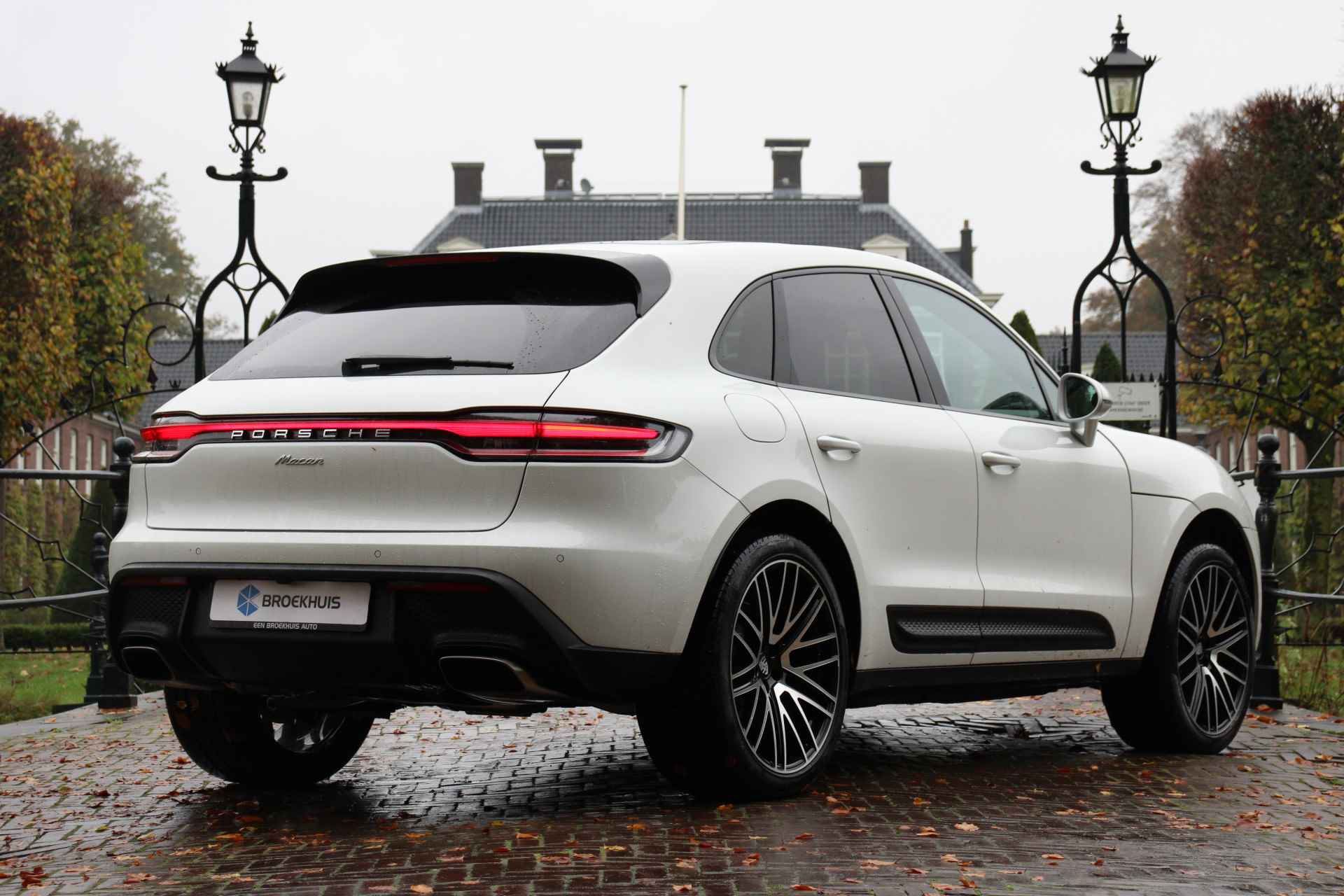 Porsche Macan 2.0 T | SPORTCHRONO | 21" 911 TURBO DESIGN VELGEN | LEDER | MEMORY SEATS | STOELVERWARMING | APPLE CARPLAY & ANDROUD AUTO | CAME - 3/39