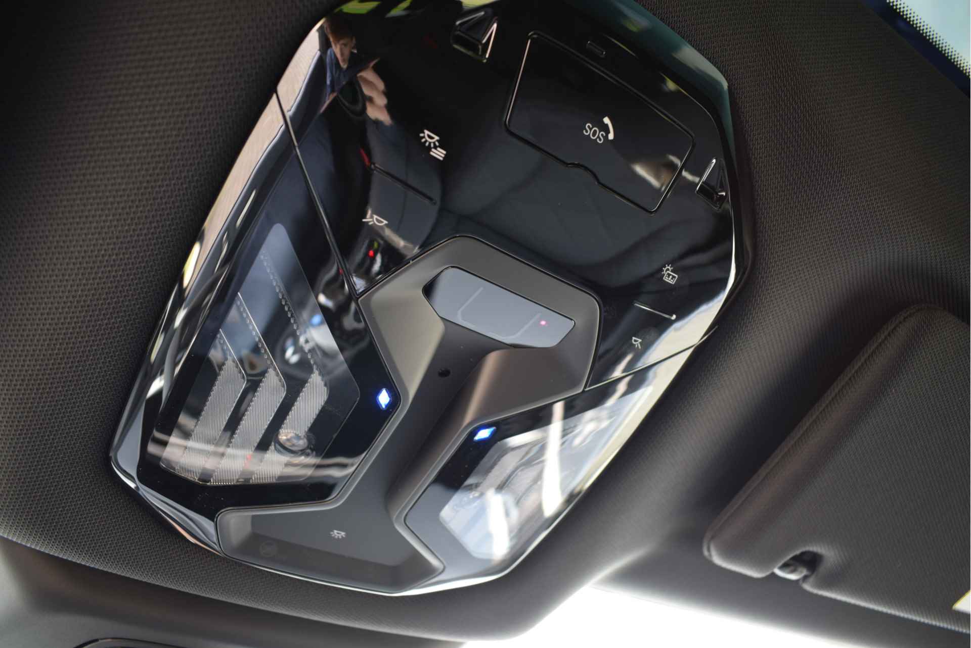 BMW iX xDrive40 Excellence 71 kWh / Sportpakket / Panoramadak Sky Lounge / Trekhaak / Stoelverwarming / Laserlight / Harman Kardon / Live Cockpit Professional - 24/28