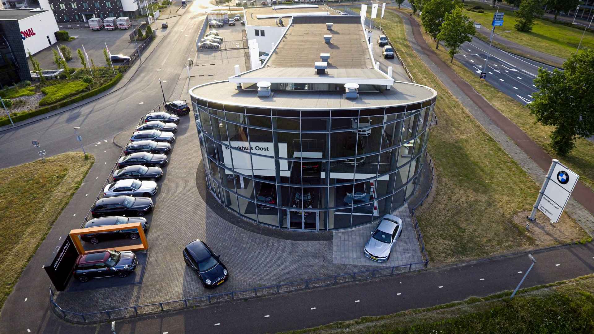 BMW iX xDrive40 Excellence 71 kWh / Sportpakket / Panoramadak Sky Lounge / Trekhaak / Stoelverwarming / Laserlight / Harman Kardon / Live Cockpit Professional - 27/28