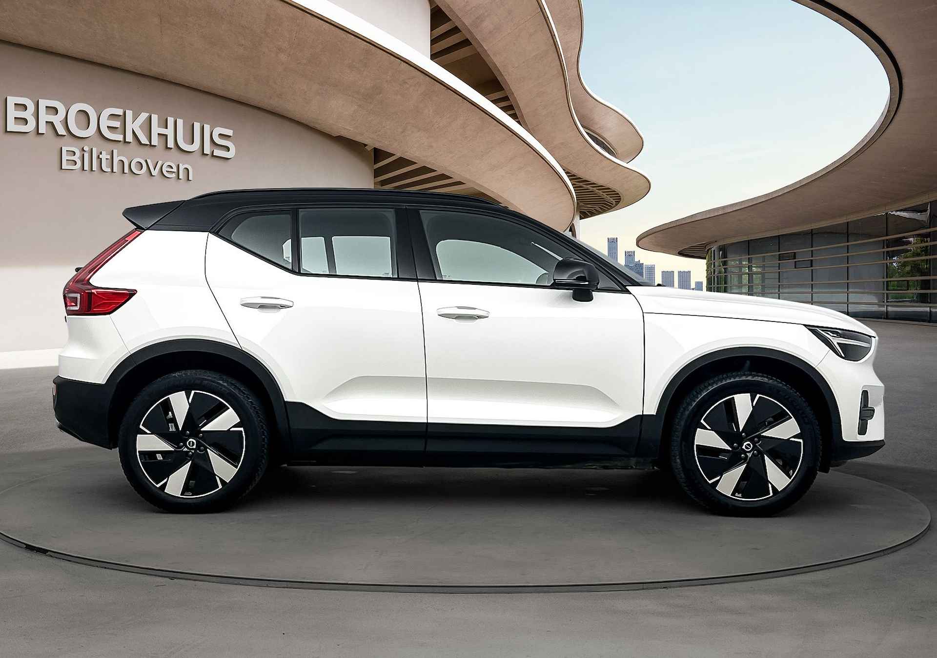 Volvo XC40 Extended Range Plus 82 kWh | Trekhaak | Stoel + Stuurverw. | Warmtepomp | - 8/30