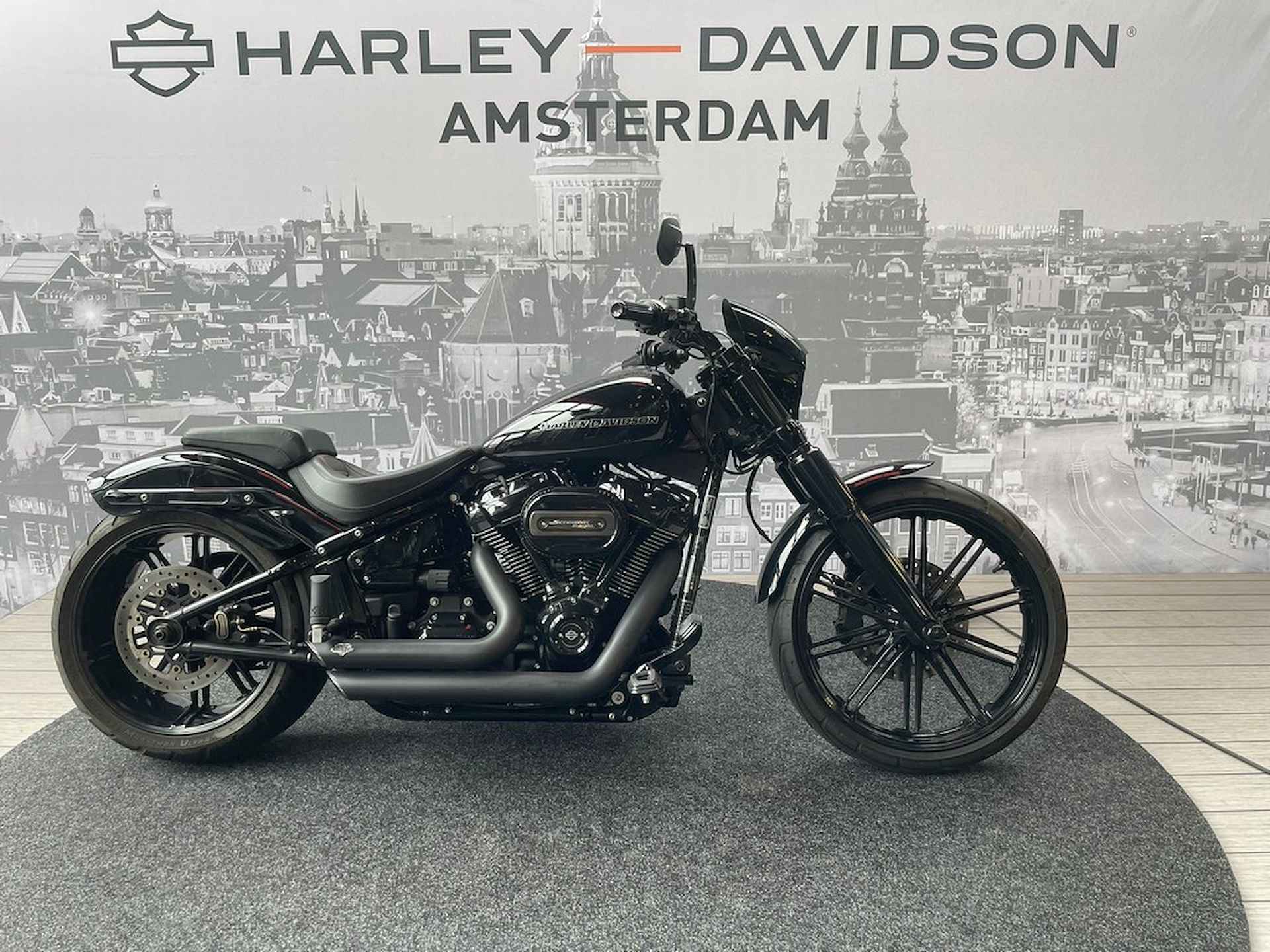 Harley-Davidson FXBRS Breakout 114 - 1/8