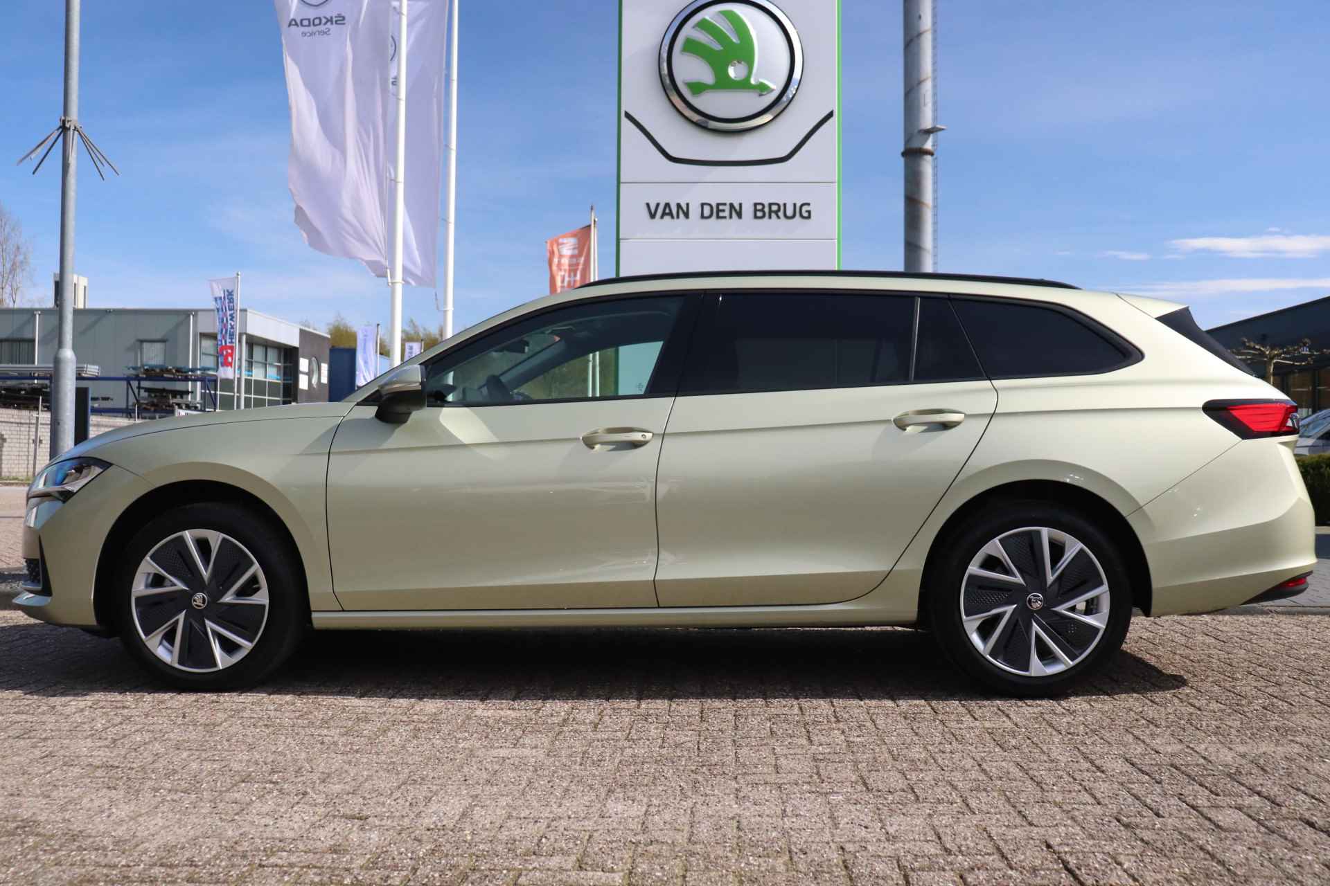 Škoda Superb Combi 1.5 TSI 150pk MHEV DSG First Edition | Elektrische achterklep | Stoelverwarming & massage | Adaptieve cruise control | Camera | Virtual cockpit - 5/48