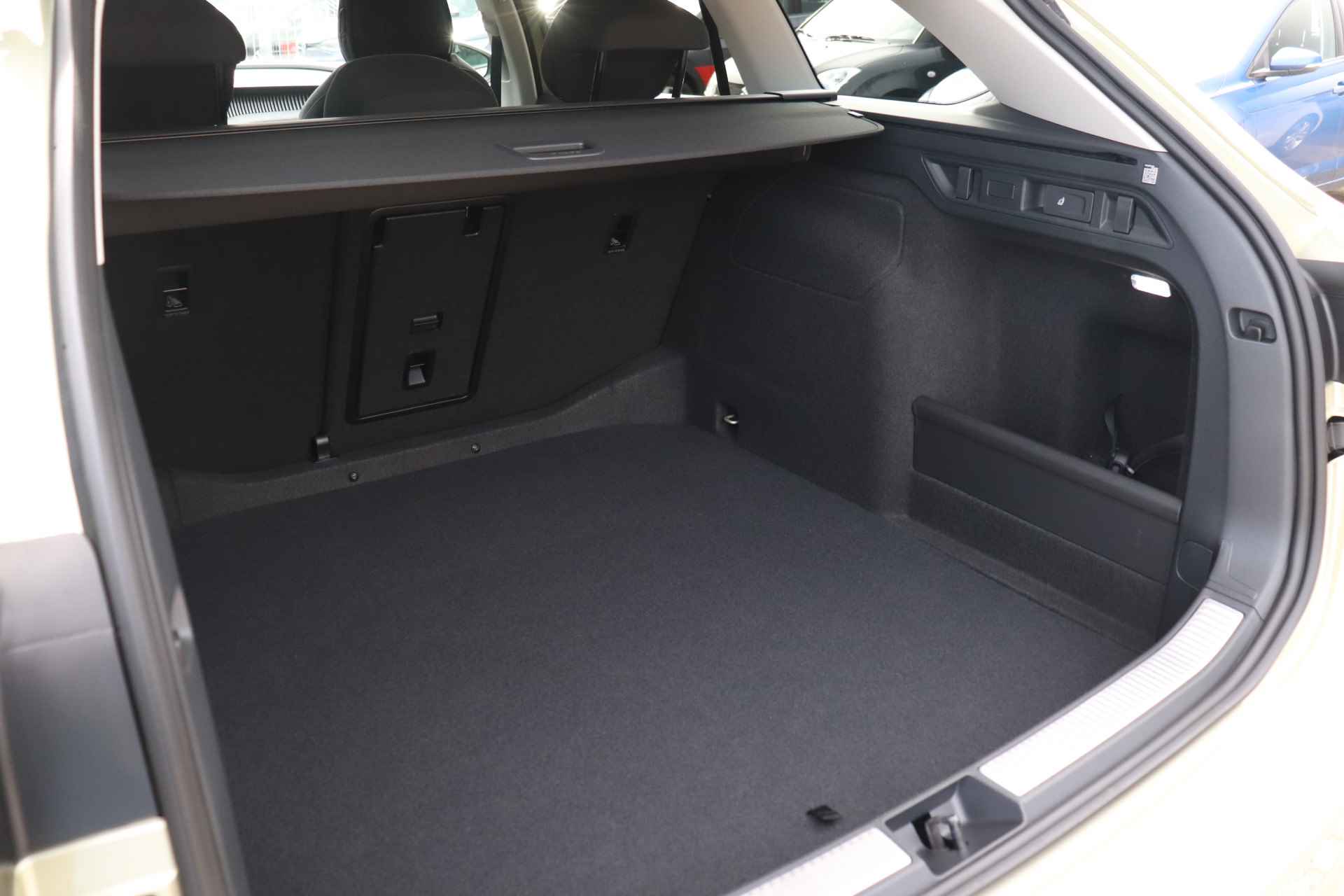 Škoda Superb Combi 1.5 TSI 150pk MHEV DSG First Edition | Elektrische achterklep | Stoelverwarming & massage | Adaptieve cruise control | Camera | Virtual cockpit - 11/48