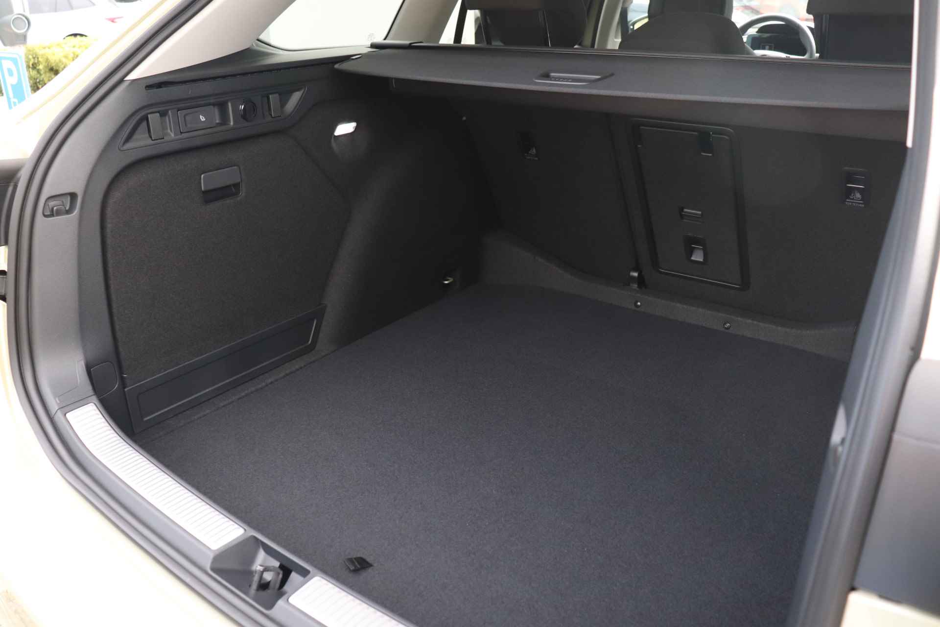 Škoda Superb Combi 1.5 TSI 150pk MHEV DSG First Edition | Elektrische achterklep | Stoelverwarming & massage | Adaptieve cruise control | Camera | Virtual cockpit - 12/48