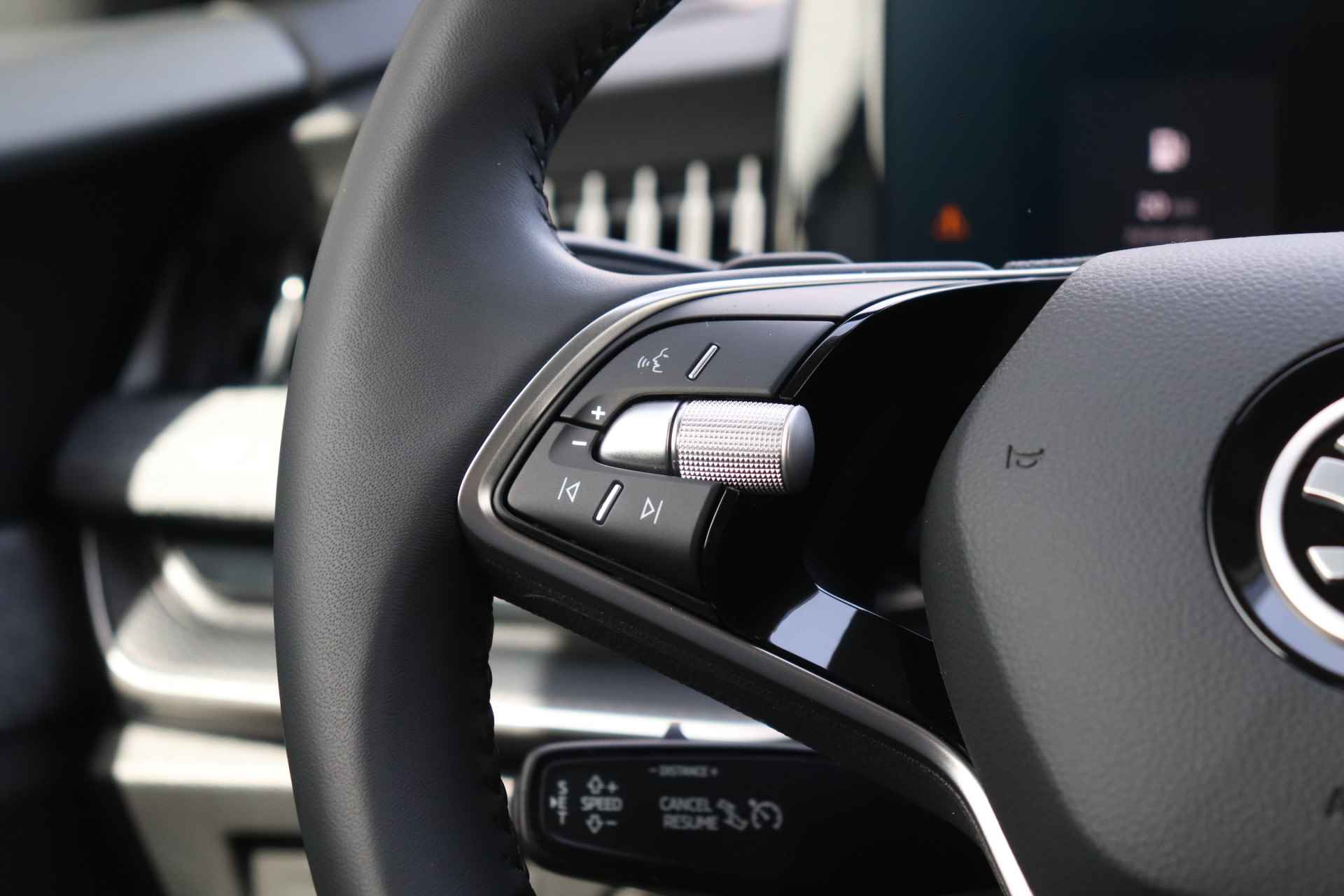 Škoda Superb Combi 1.5 TSI 150pk MHEV DSG First Edition | Elektrische achterklep | Stoelverwarming & massage | Adaptieve cruise control | Camera | Virtual cockpit - 17/48