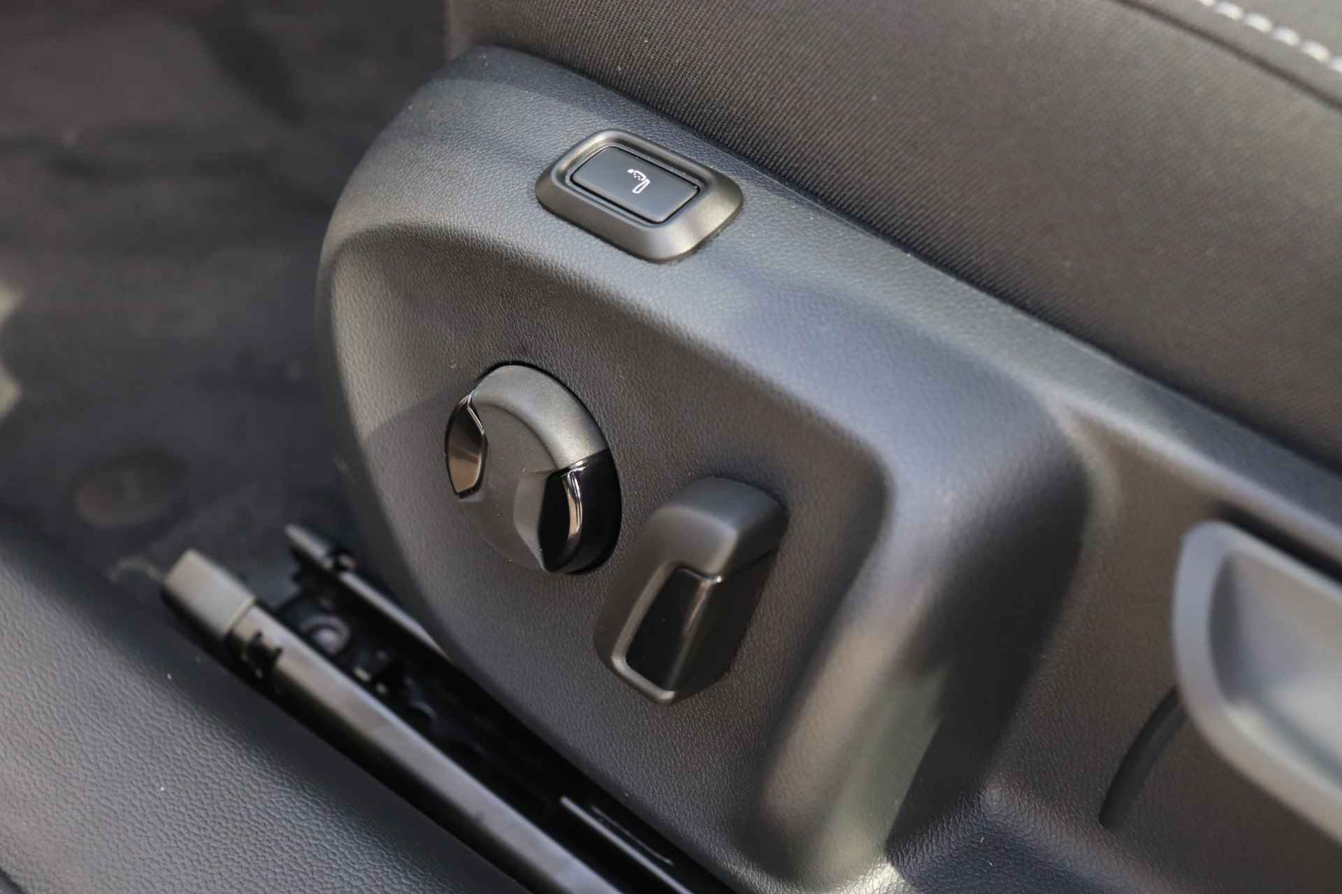 Škoda Superb Combi 1.5 TSI 150pk MHEV DSG First Edition | Elektrische achterklep | Stoelverwarming & massage | Adaptieve cruise control | Camera | Virtual cockpit - 32/48