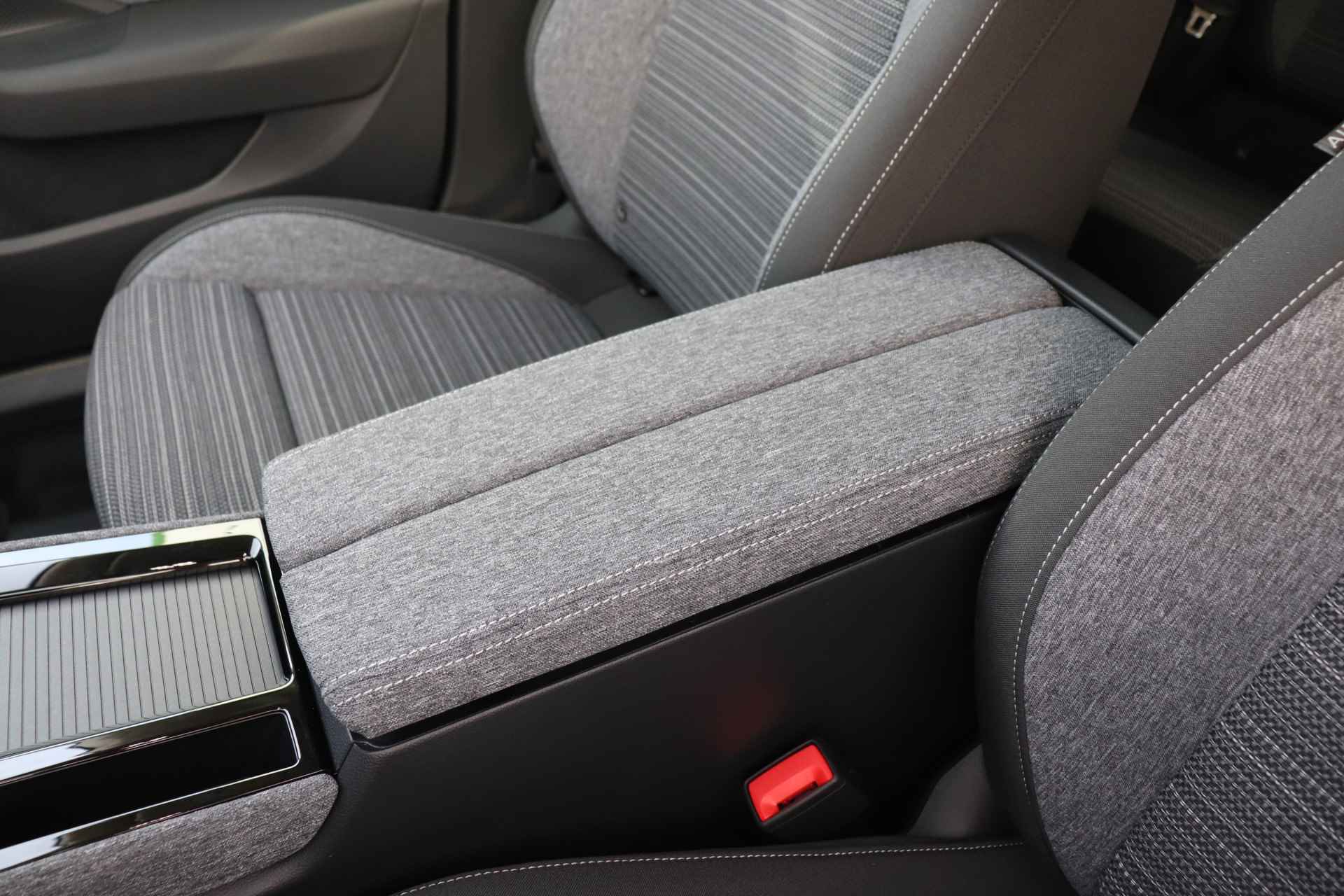Škoda Superb Combi 1.5 TSI 150pk MHEV DSG First Edition | Elektrische achterklep | Stoelverwarming & massage | Adaptieve cruise control | Camera | Virtual cockpit - 38/48