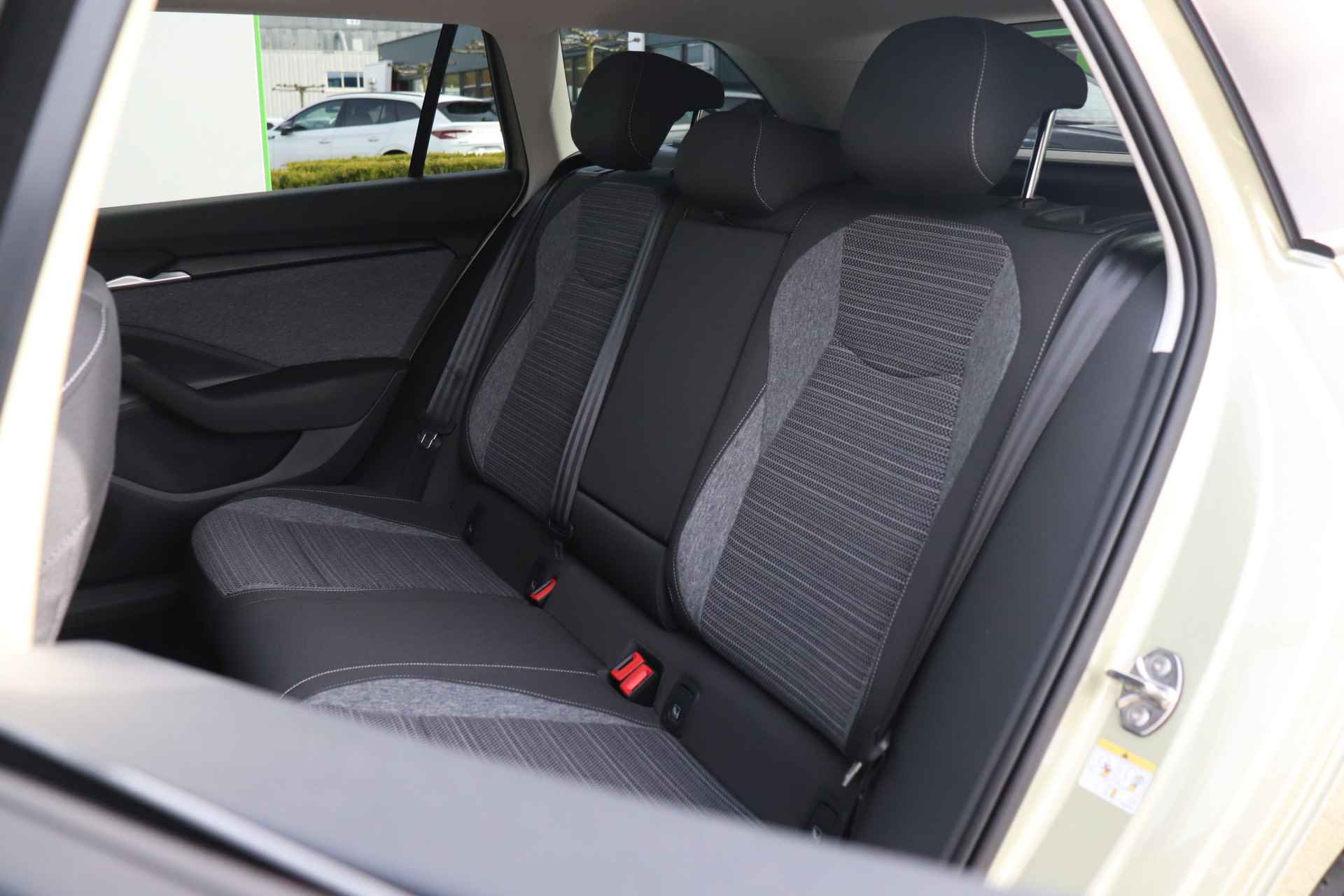 Škoda Superb Combi 1.5 TSI 150pk MHEV DSG First Edition | Elektrische achterklep | Stoelverwarming & massage | Adaptieve cruise control | Camera | Virtual cockpit - 41/48