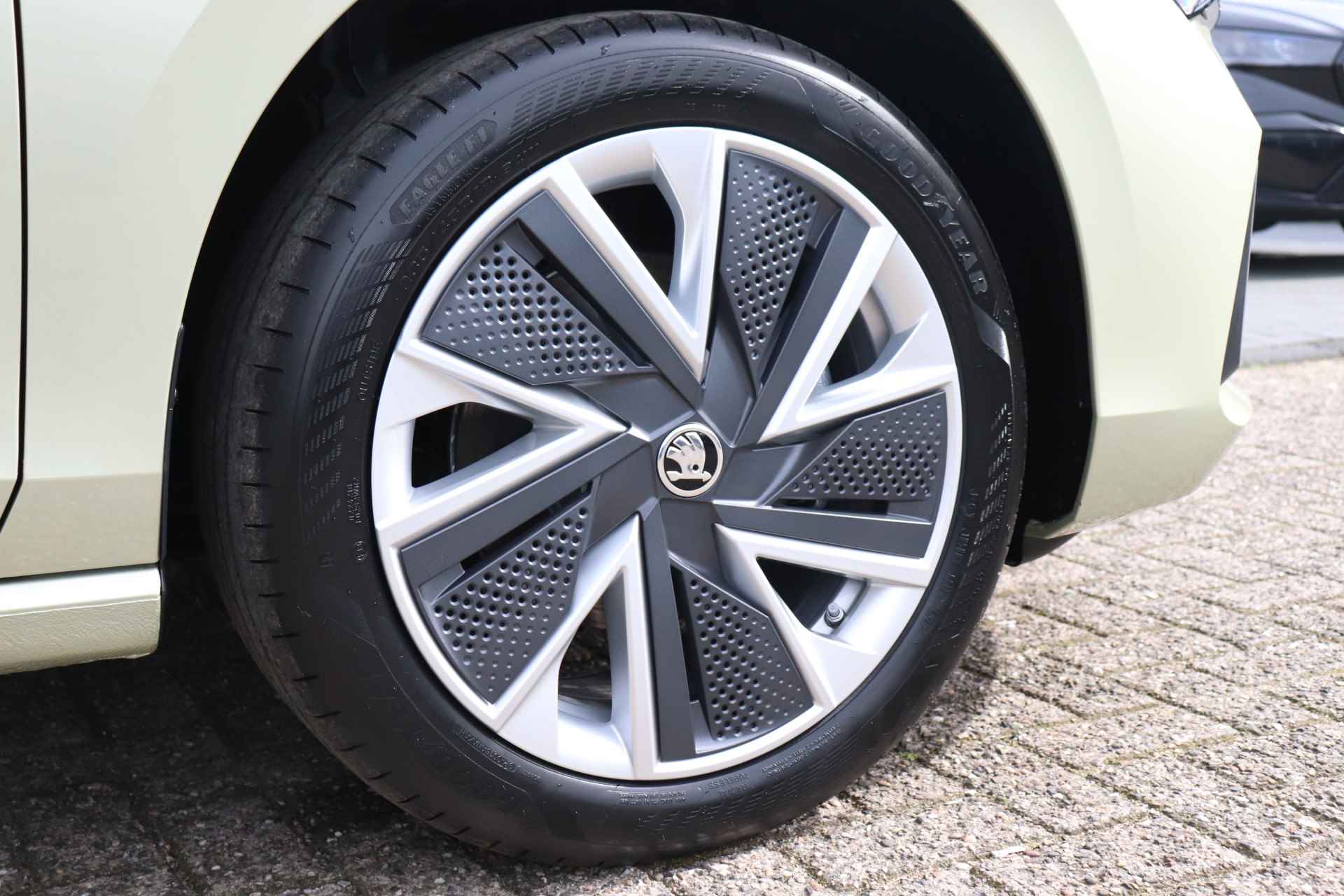 Škoda Superb Combi 1.5 TSI 150pk MHEV DSG First Edition | Elektrische achterklep | Stoelverwarming & massage | Adaptieve cruise control | Camera | Virtual cockpit - 46/48