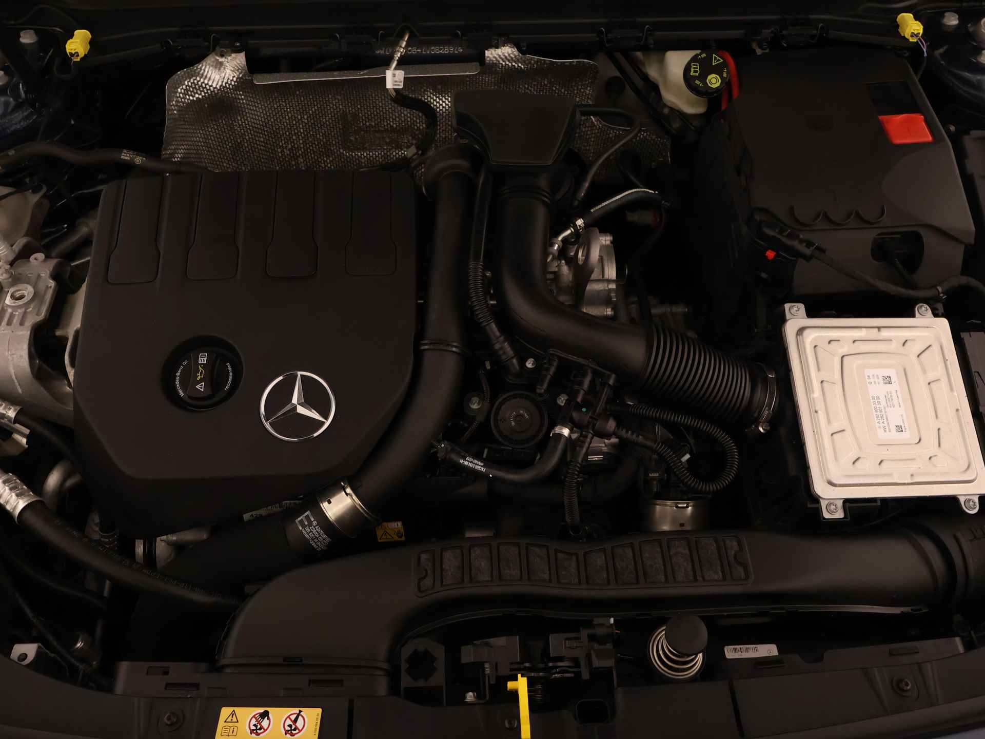 Mercedes-Benz A-Klasse 180 Business Solution AMG | Achteruitrijcamera | AMG-Line interieur | AMG-Line Exterieur | Smartphone-integratie | Stoelverwarming | Navigatie | Inclusief 24 maanden MB Certified garantie voor Europa. - 40/44