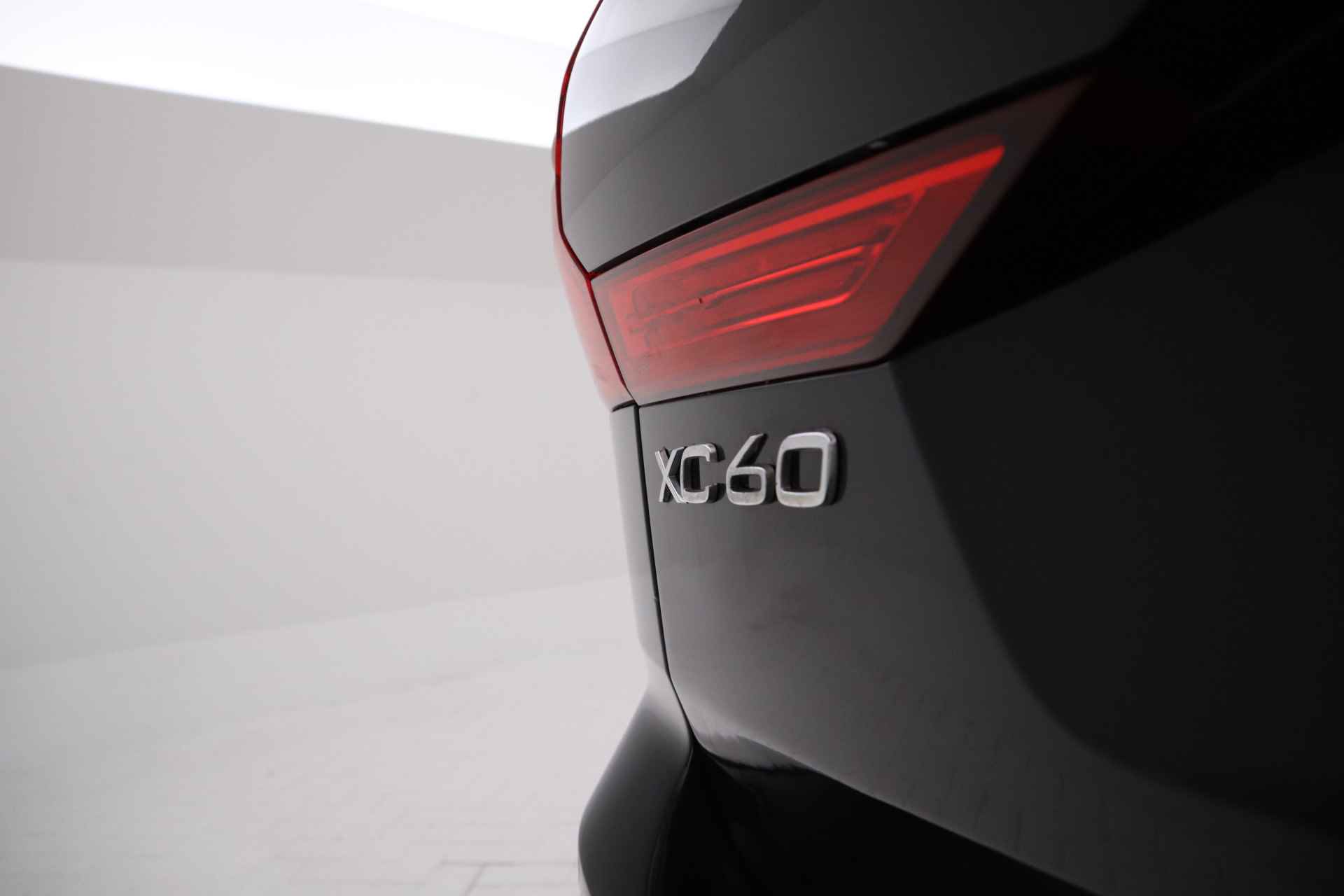 Volvo XC60 2.0 T8 Twin Engine AWD Momentum Panoramdak, Apple carplay, Leer, climate - 16/41