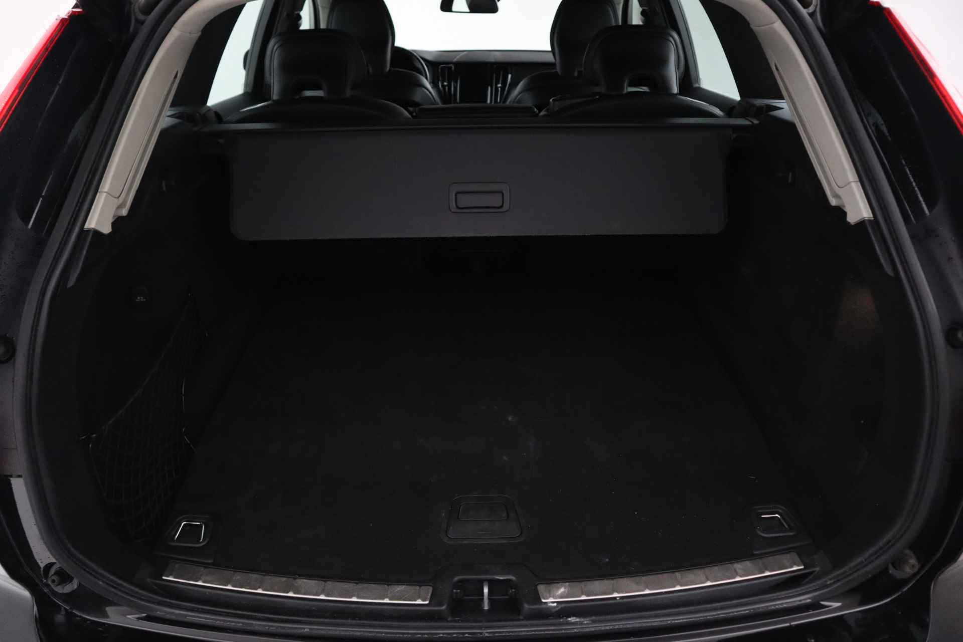 Volvo XC60 2.0 T8 Twin Engine AWD Momentum Panoramdak, Apple carplay, Leer, climate - 17/41