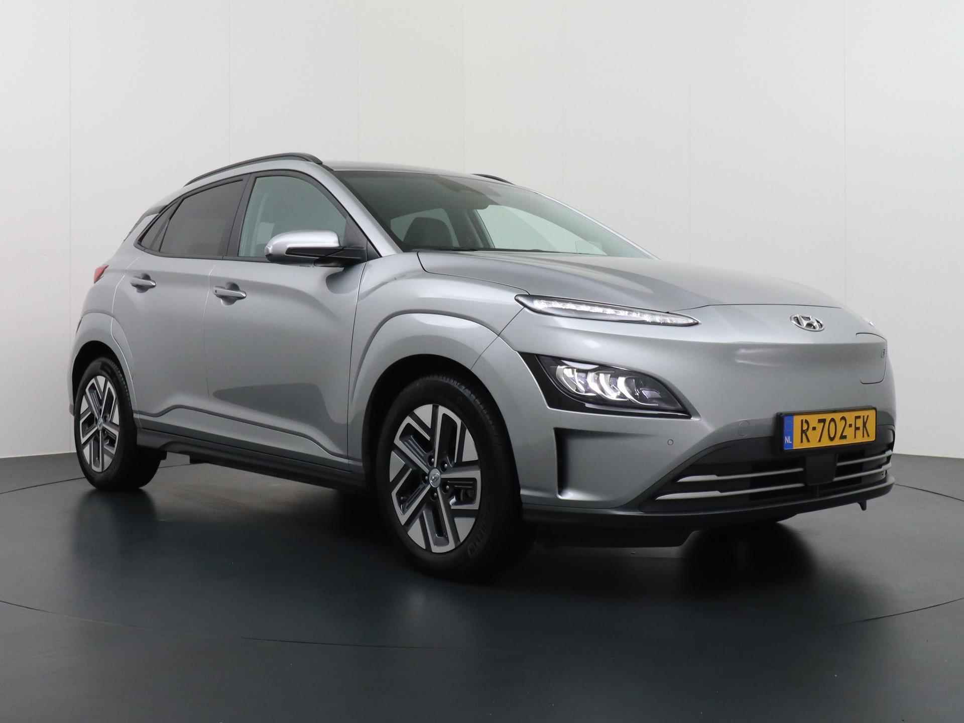 Hyundai KONA EV Premium 64 kWh VAN 31.900 VOOR 29.770 EINDEJAARSVOORDEEL 2.130 ORIG. NL. NAP KM. | HYUNDAI GARANTIE T/M 8-2027 - 3/44