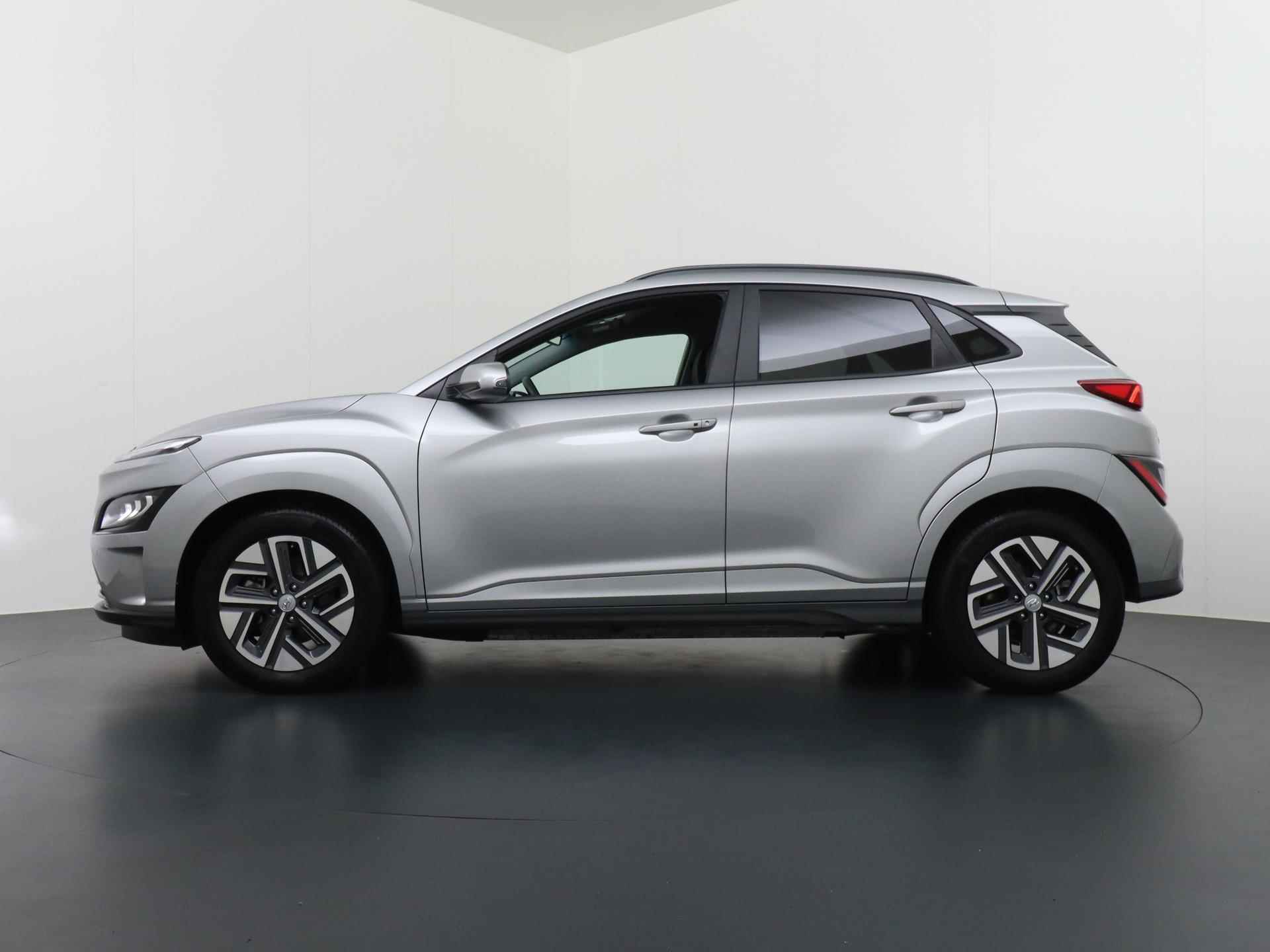 Hyundai KONA EV Premium 64 kWh VAN 31.900 VOOR 29.770 EINDEJAARSVOORDEEL 2.130 ORIG. NL. NAP KM. | HYUNDAI GARANTIE T/M 8-2027 - 5/44