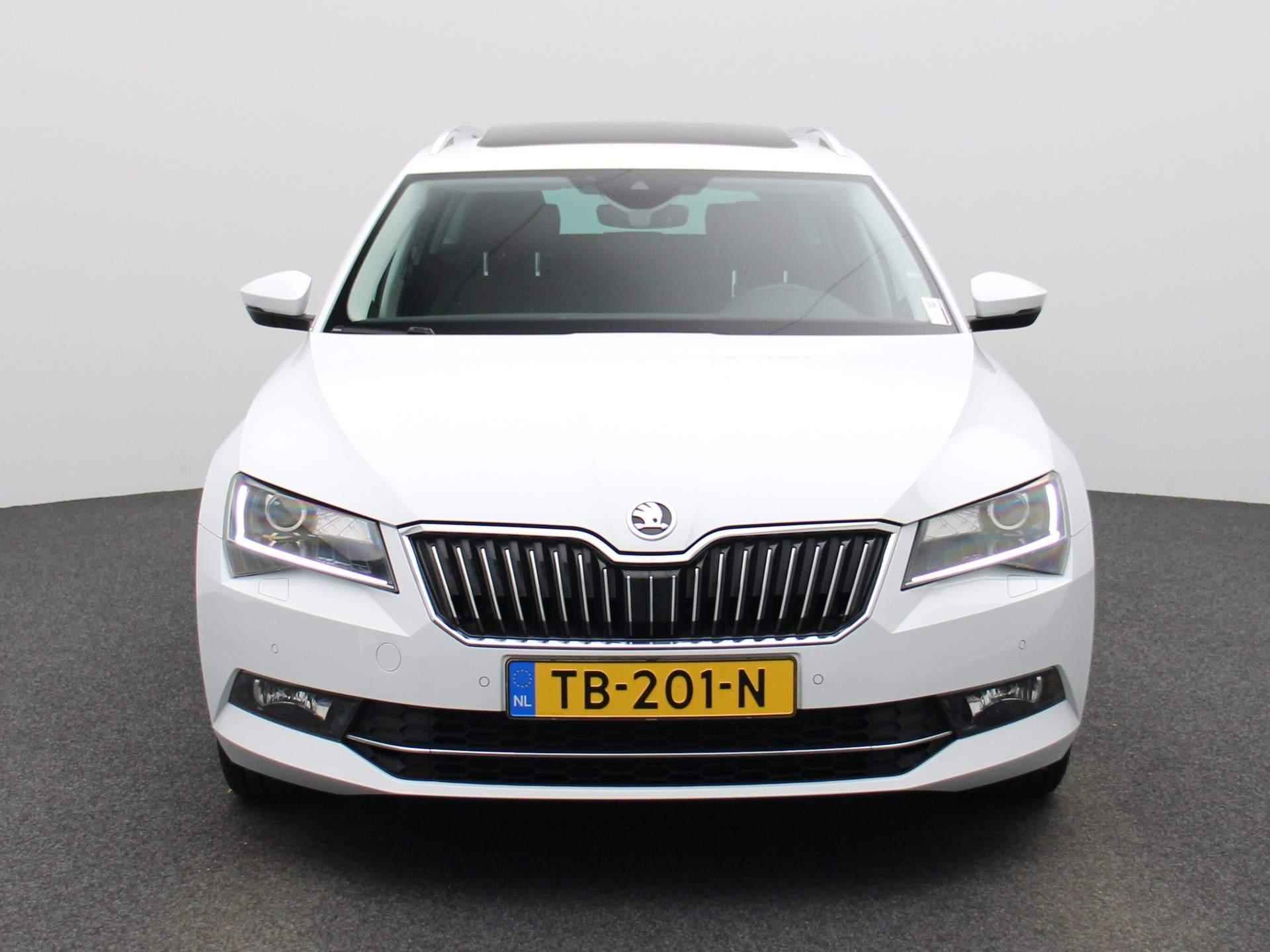 Skoda Superb Combi 1.4 TSI ACT Ambition Business | Panorama dak | Parkeersensoren | Stoelverwarming | Automaat | - 3/40