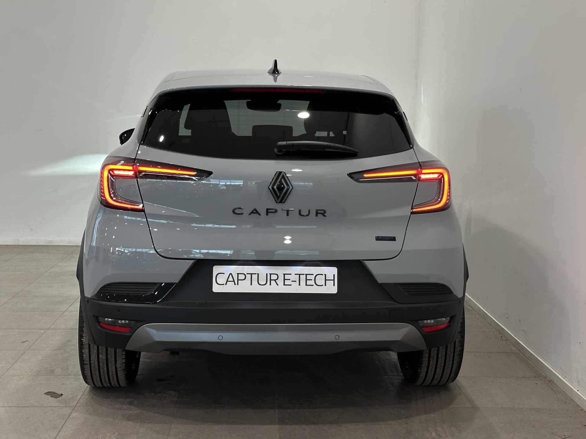 Renault Captur 1.6 E-Tech Hybrid 145 Esprit Alpine | Pack Privilège | Pack Light & Sound | Van: € 42.007,- nu rijklaar voor: € 40.507,- - 4/38