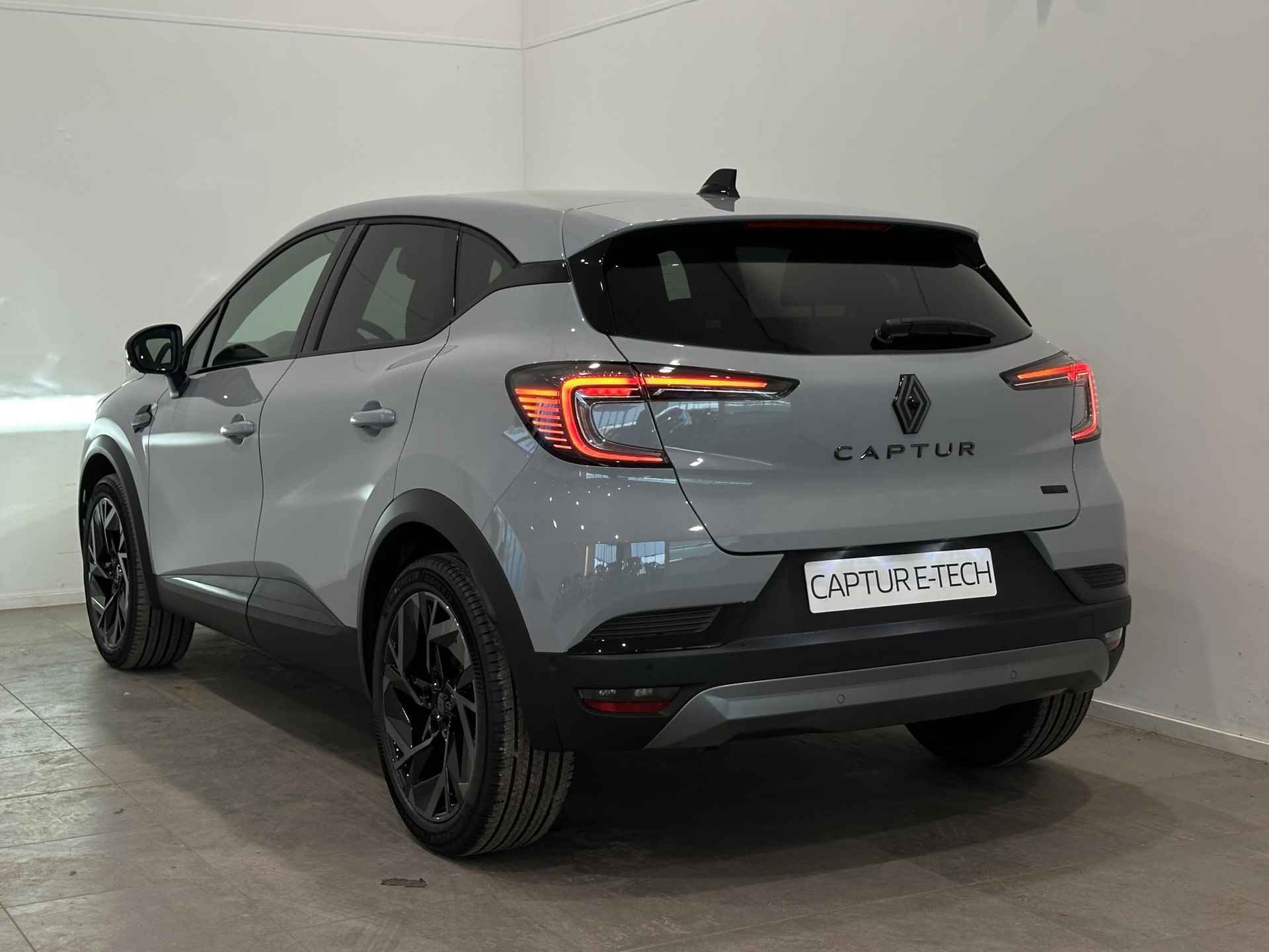 Renault Captur 1.6 E-Tech Hybrid 145 Esprit Alpine | Pack Privilège | Pack Light & Sound | Van: € 42.007,- nu rijklaar voor: € 40.507,- - 6/38