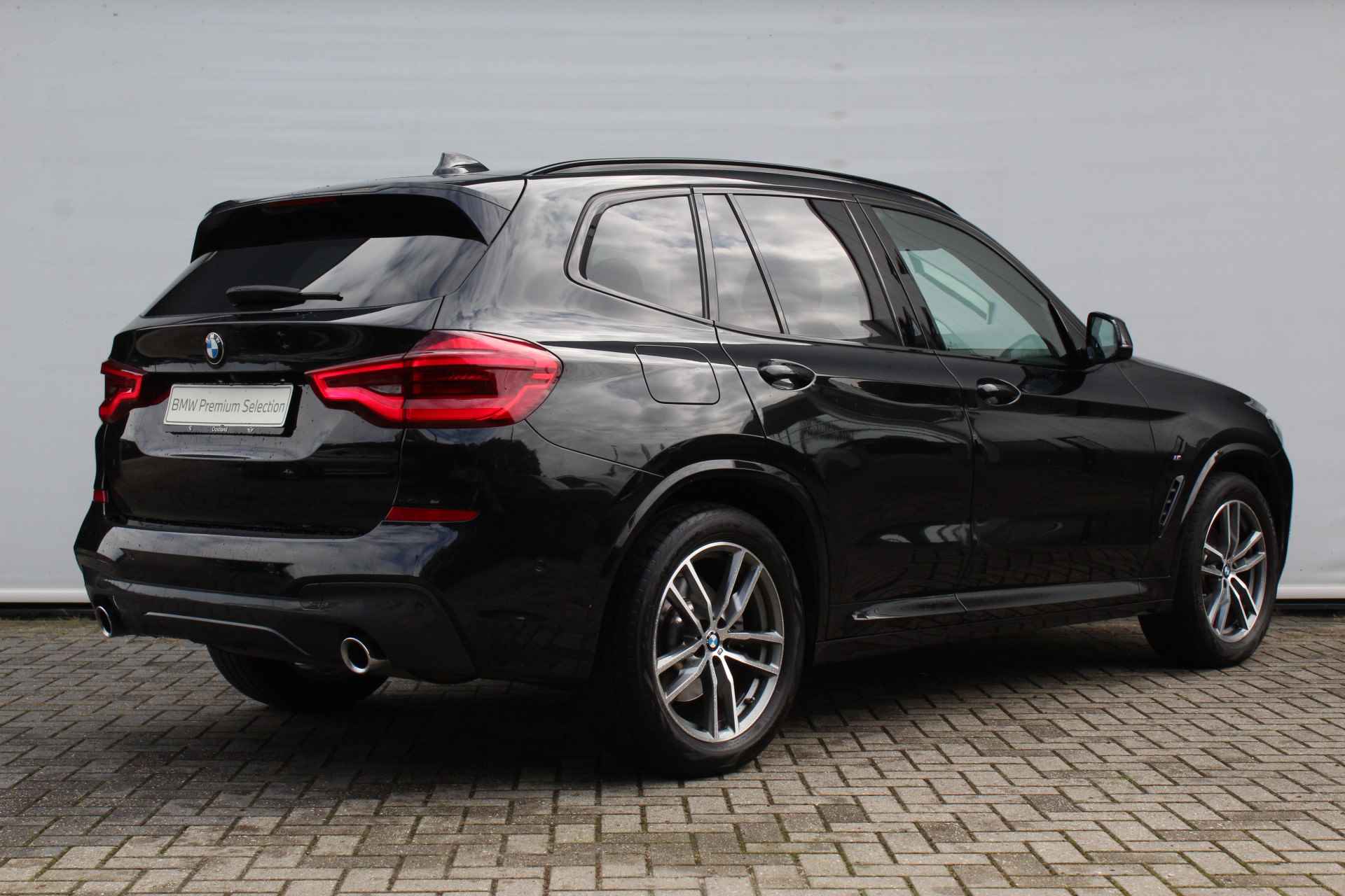 BMW X3 xDrive20i High Executive M Sport Automaat / Sportstoelen / Stoelverwarming / Adaptieve LED / Parking Assistant / Navigatie Professional / Getint glas achter - 12/28