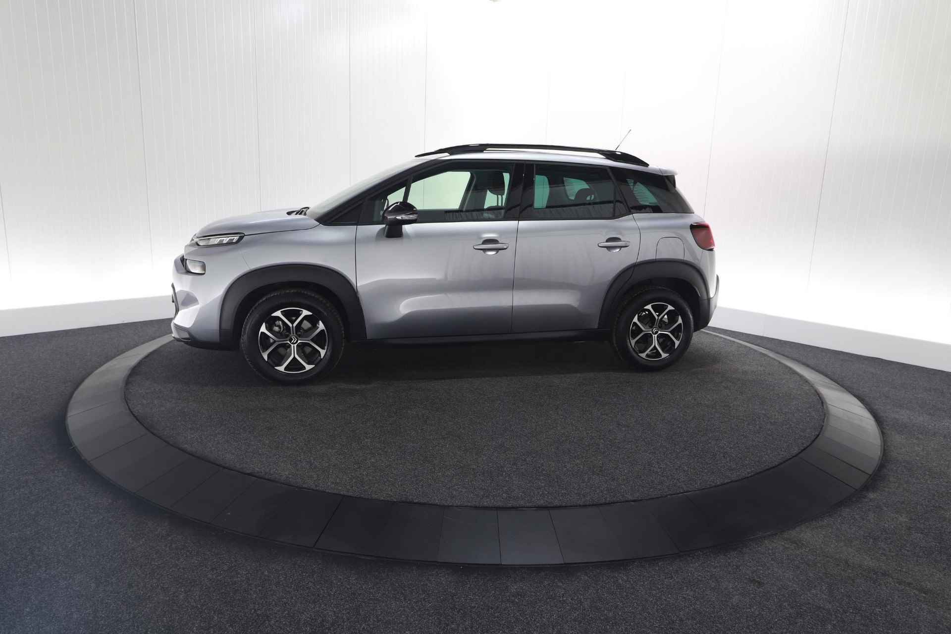 Citroen C3 Aircross PureTech 130 EAT8 Shine | Parkeersensoren | Stoelverwarming | Apple Carplay | 16 Inch Lichtmetalen Velgen - 66/72