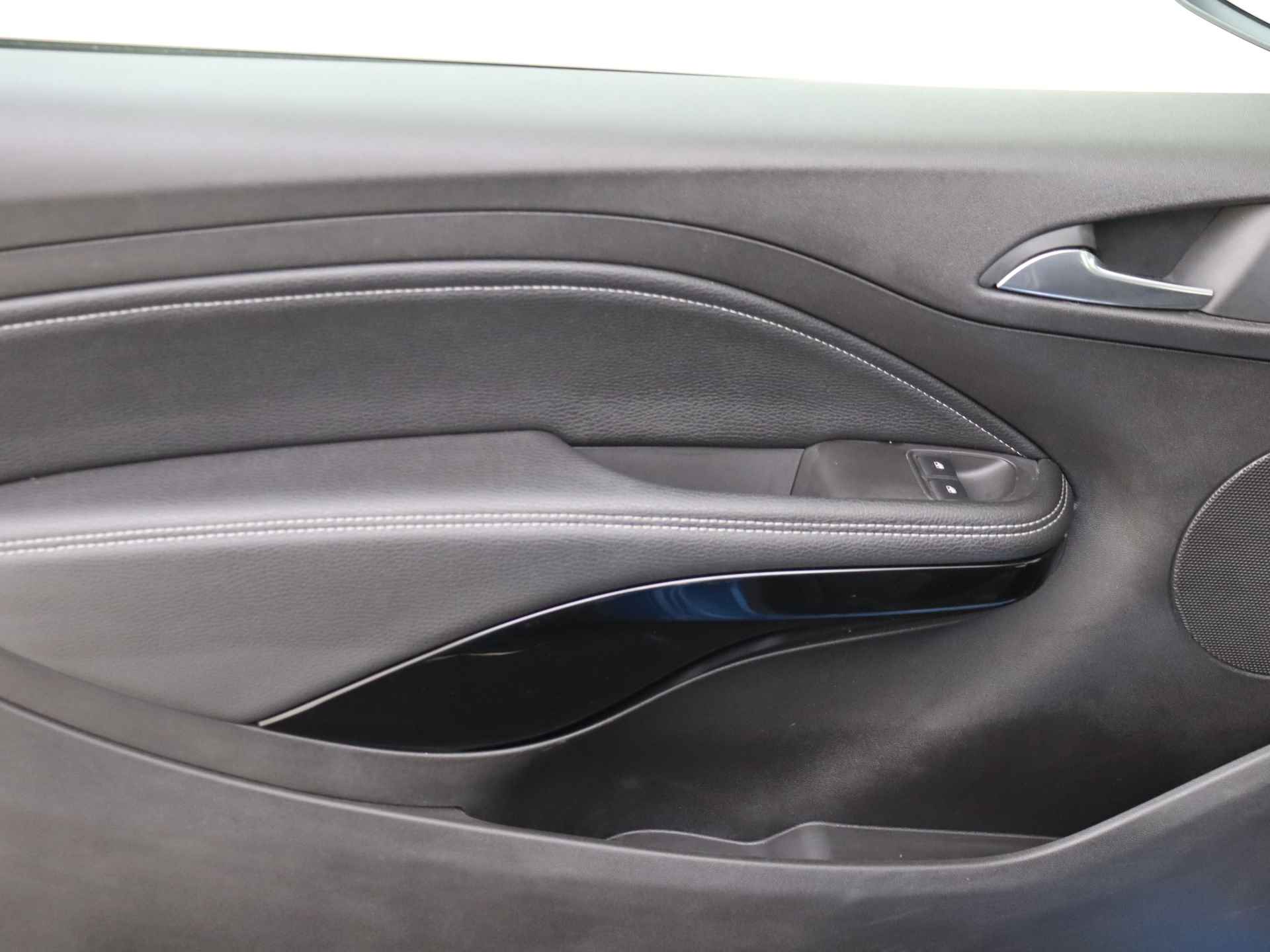 Opel ADAM 1.0 Turbo Rocks BlitZ | Schuifdak | Stoel en Stuurverwarming | Climate Control | Apple Carplay | - 30/39